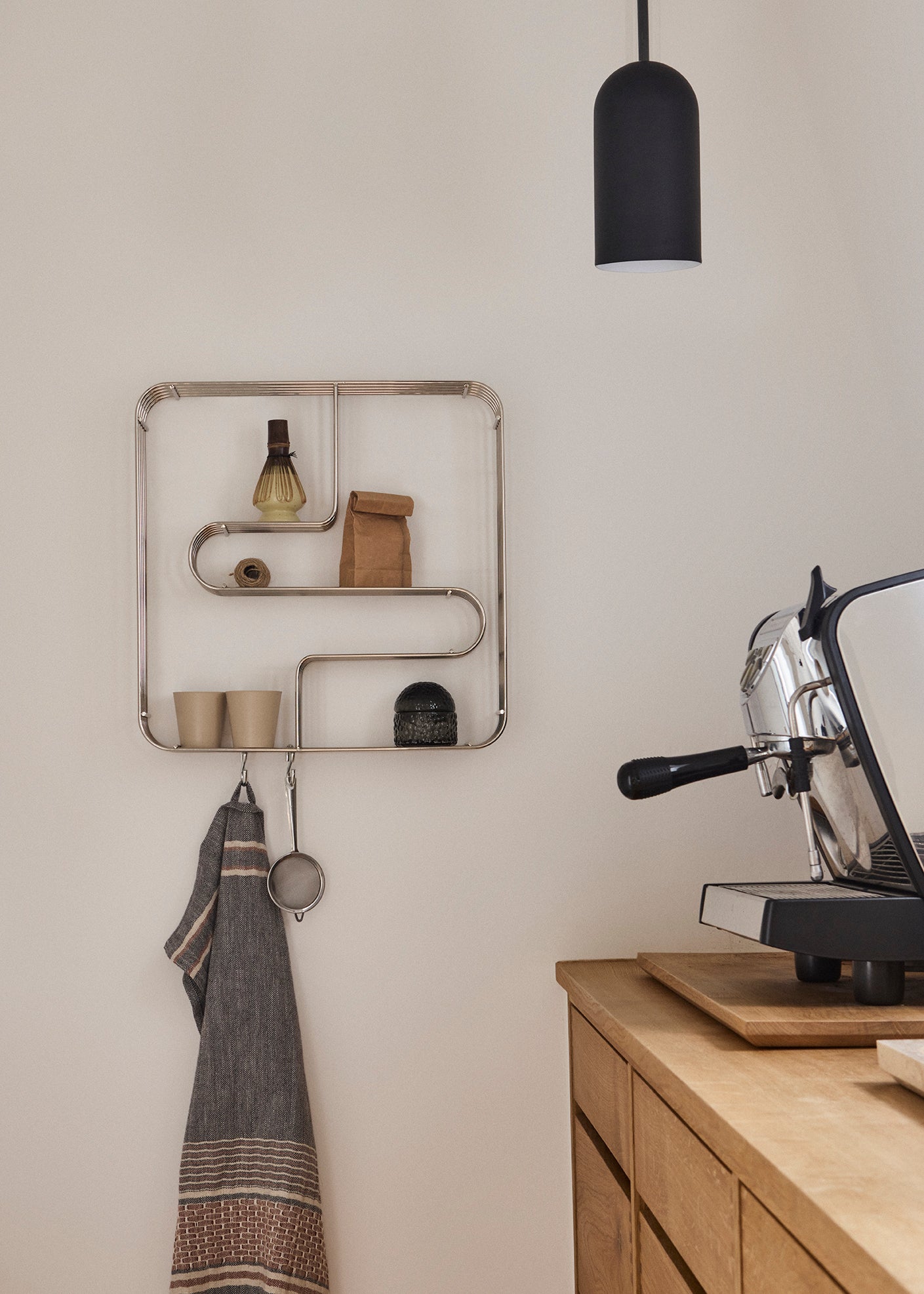 Nástěnný regál CURVA zlatý