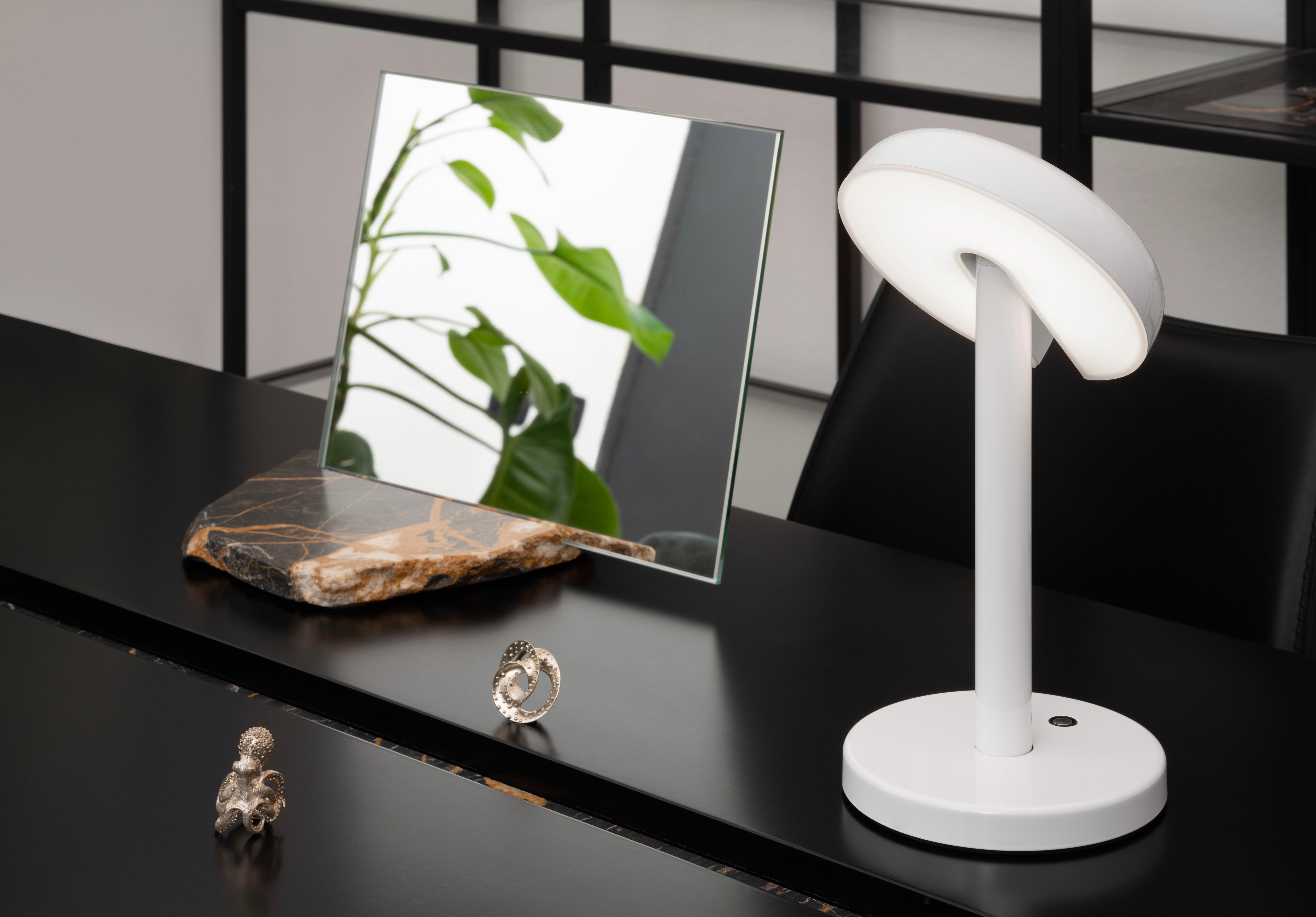 Lampa stołowa CABRIOLETTE połyskujący biały