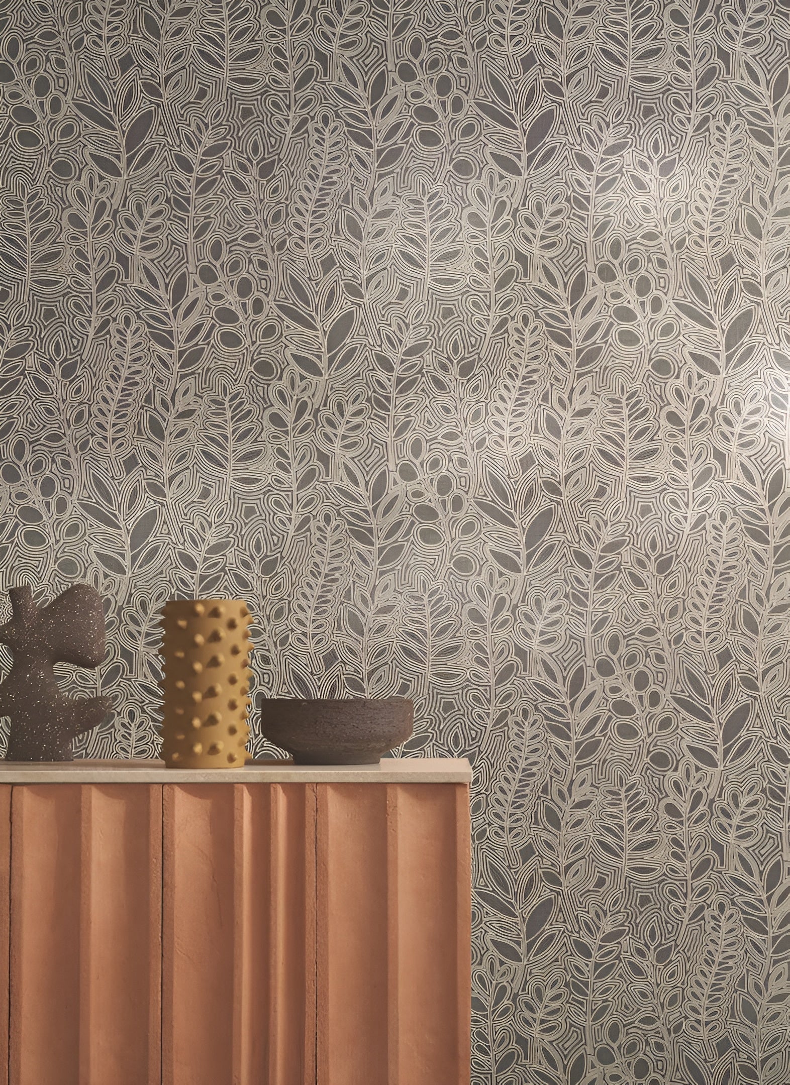Plant motif wallpaper resembling embroidery ASTRAGALE - ANTHRACITE anthracite with beige
