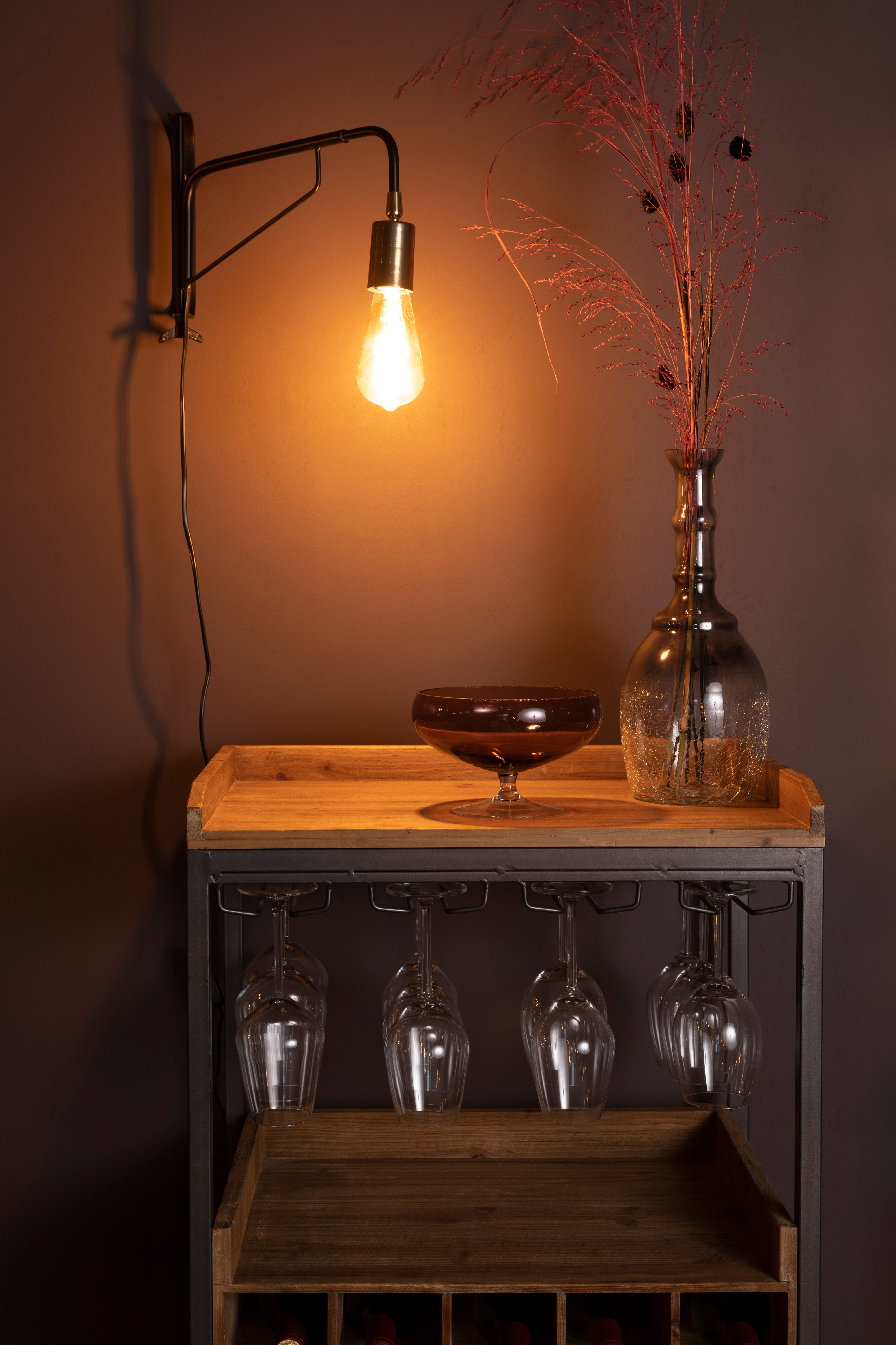 Nástěnná lampa s ramenem LASSE černá se zlatou