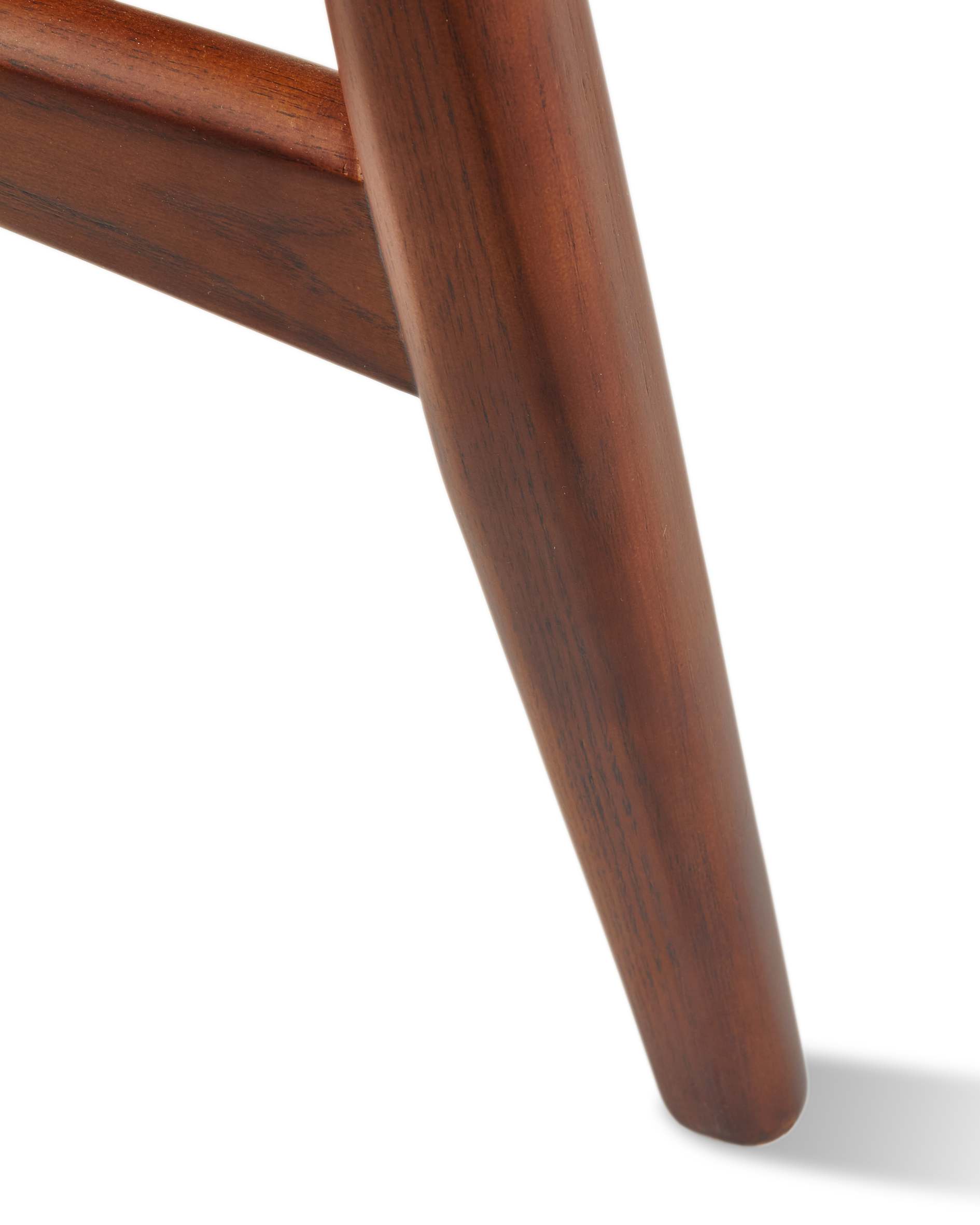 Křeslo PEGGY orche s geometrickými vzory a dřevěnou základnou