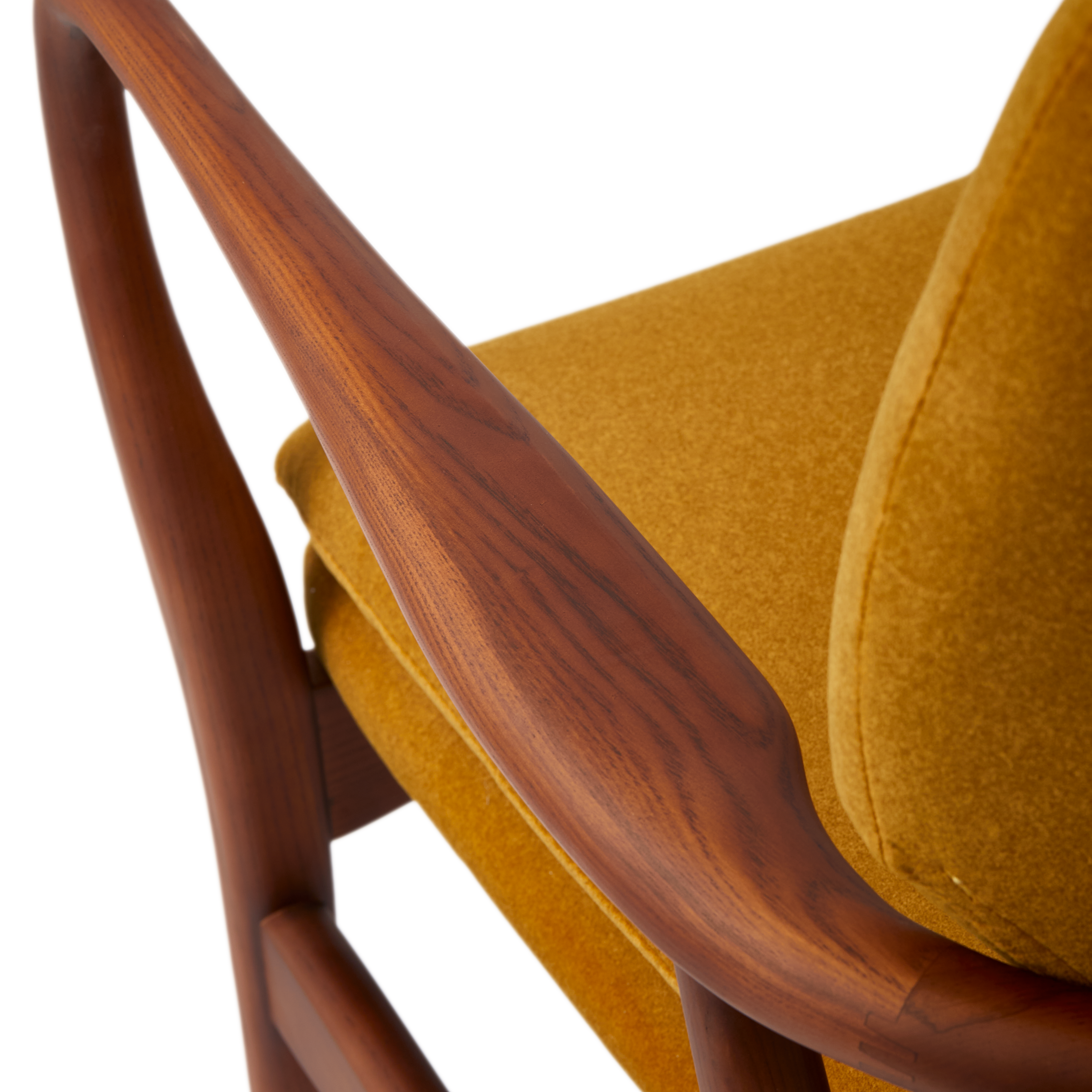 Křeslo PEGGY hořčicové s dřevěnou základnou