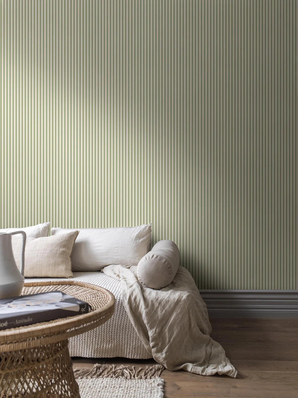 Tapeta s pruhovaným vzorem MÖLLE STRIPE zelená s béžovou