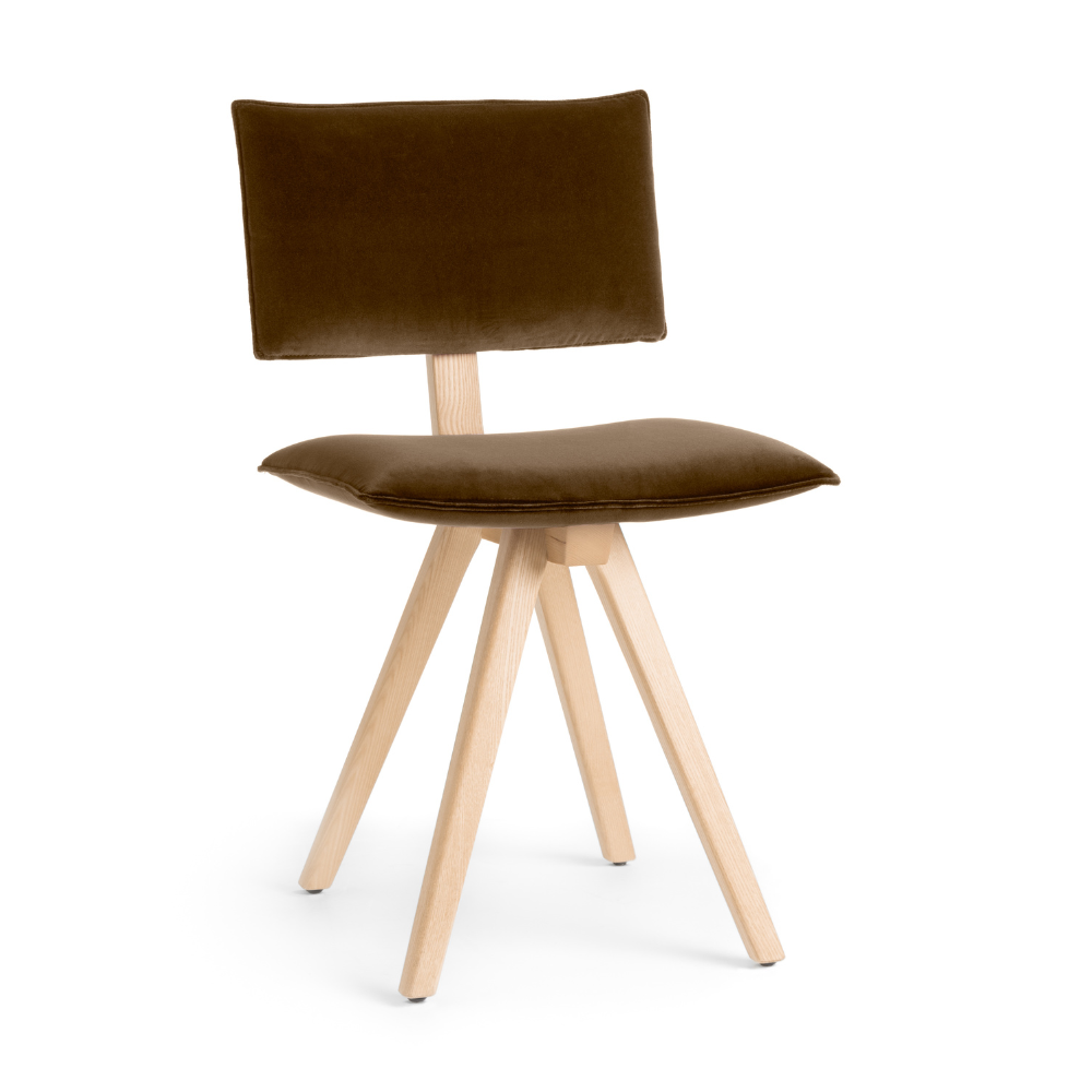 TRAVE upholstered chair with a light ash base