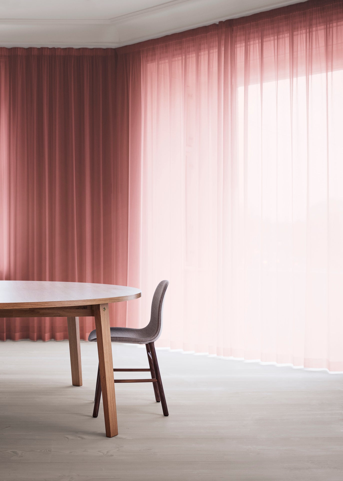 Kulatý stůl SLICE VOL.2 dýha dubová