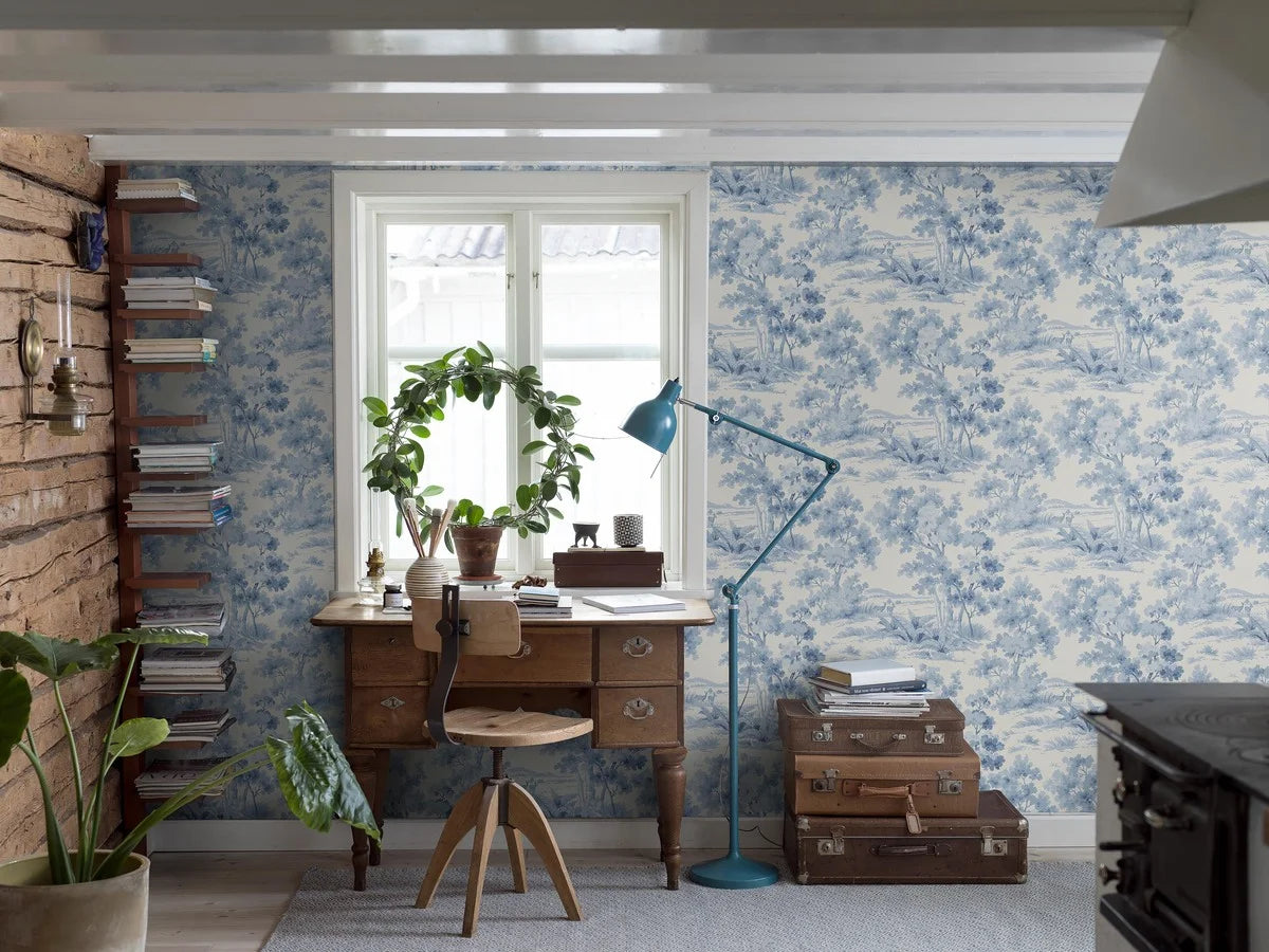 Papírová flizelinová tapeta s rostlinným vzorem RANNÍ KRAJINA bílá s modrou