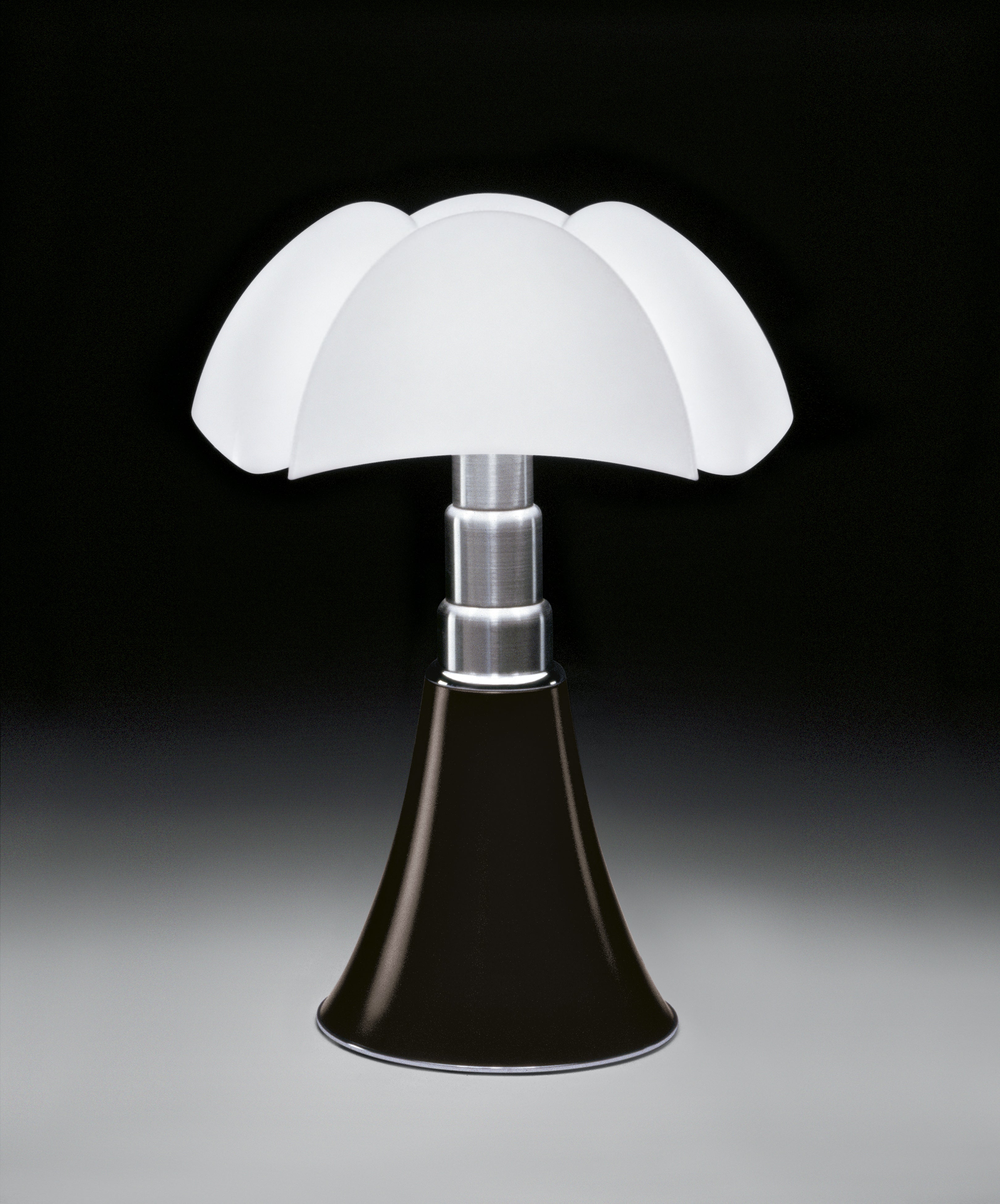 Lampa stołowa PIPISTRELLO opalowy klosz z brązową podstawą