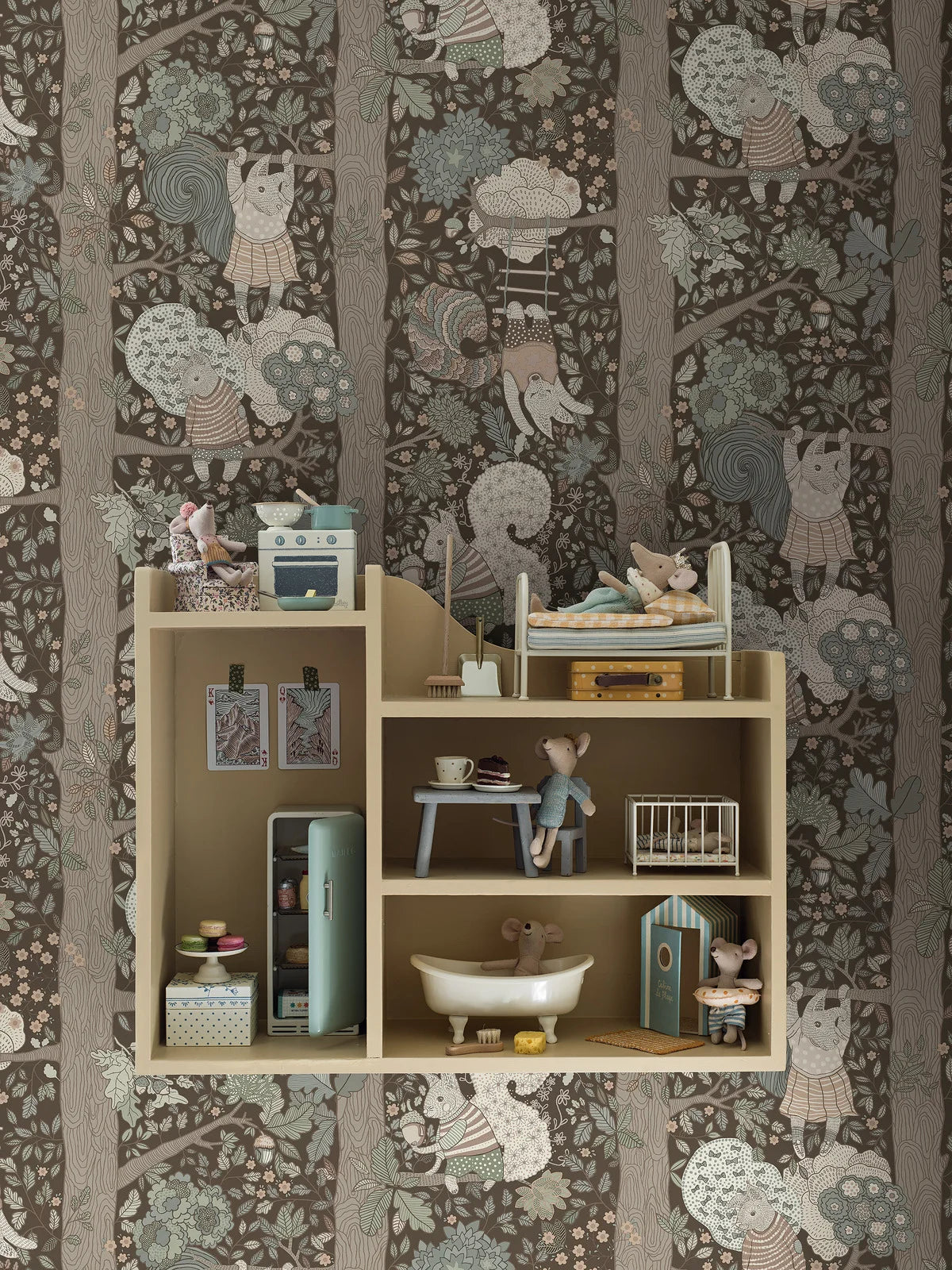 Dětská tapeta s motivem pohádkového lesa CHARLIE hnědá s bílou