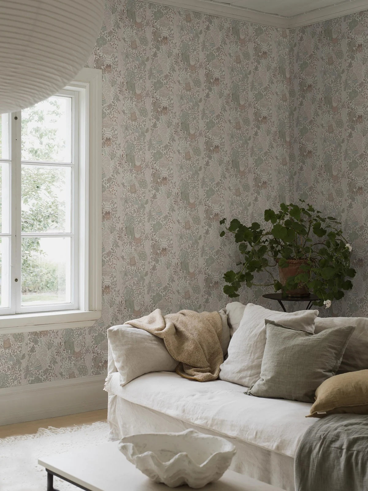 Children's wallpaper with a fairytale forest theme CHARLIE cream with green