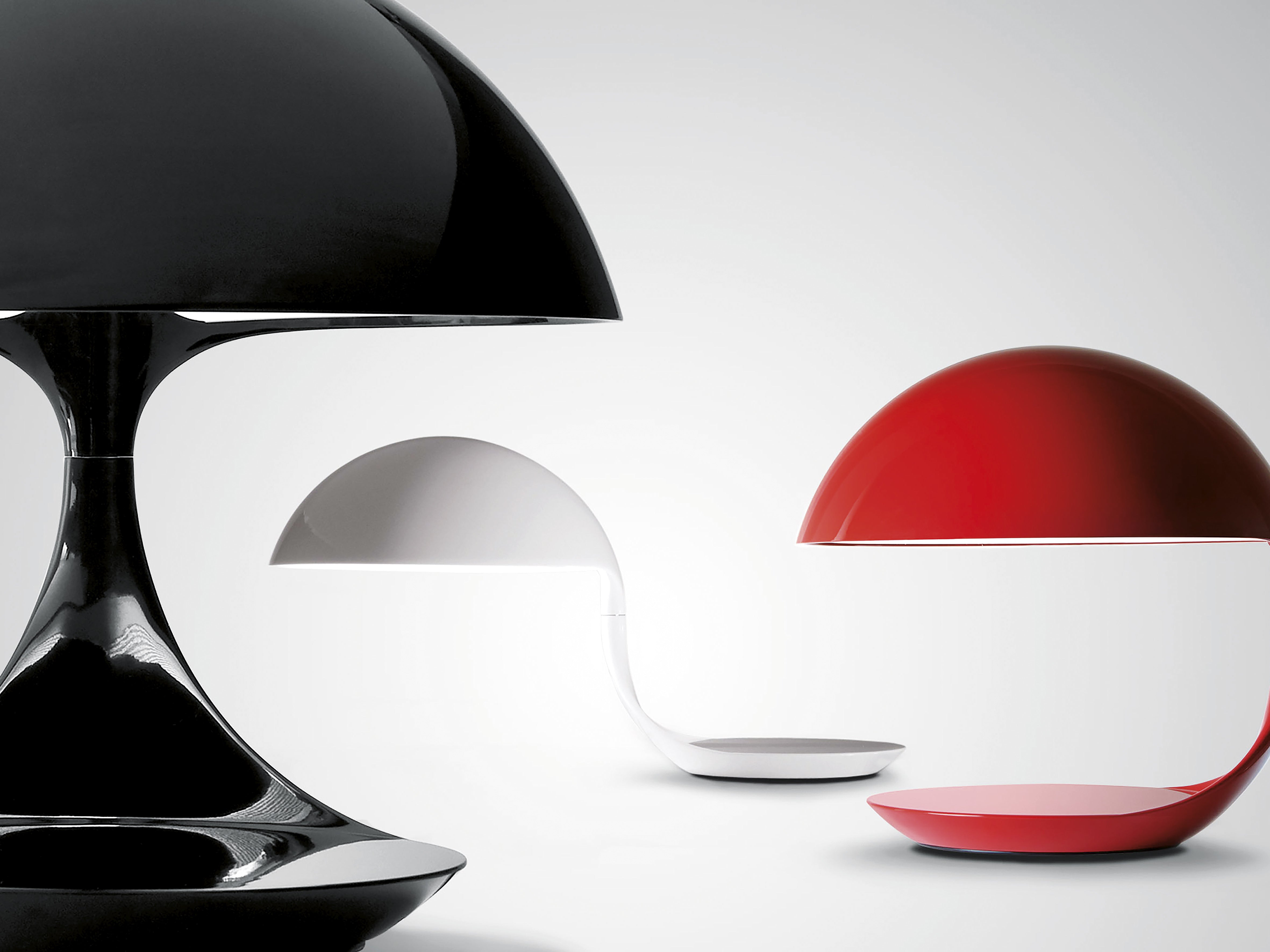 Cobra Table Lamp in Glossy Red