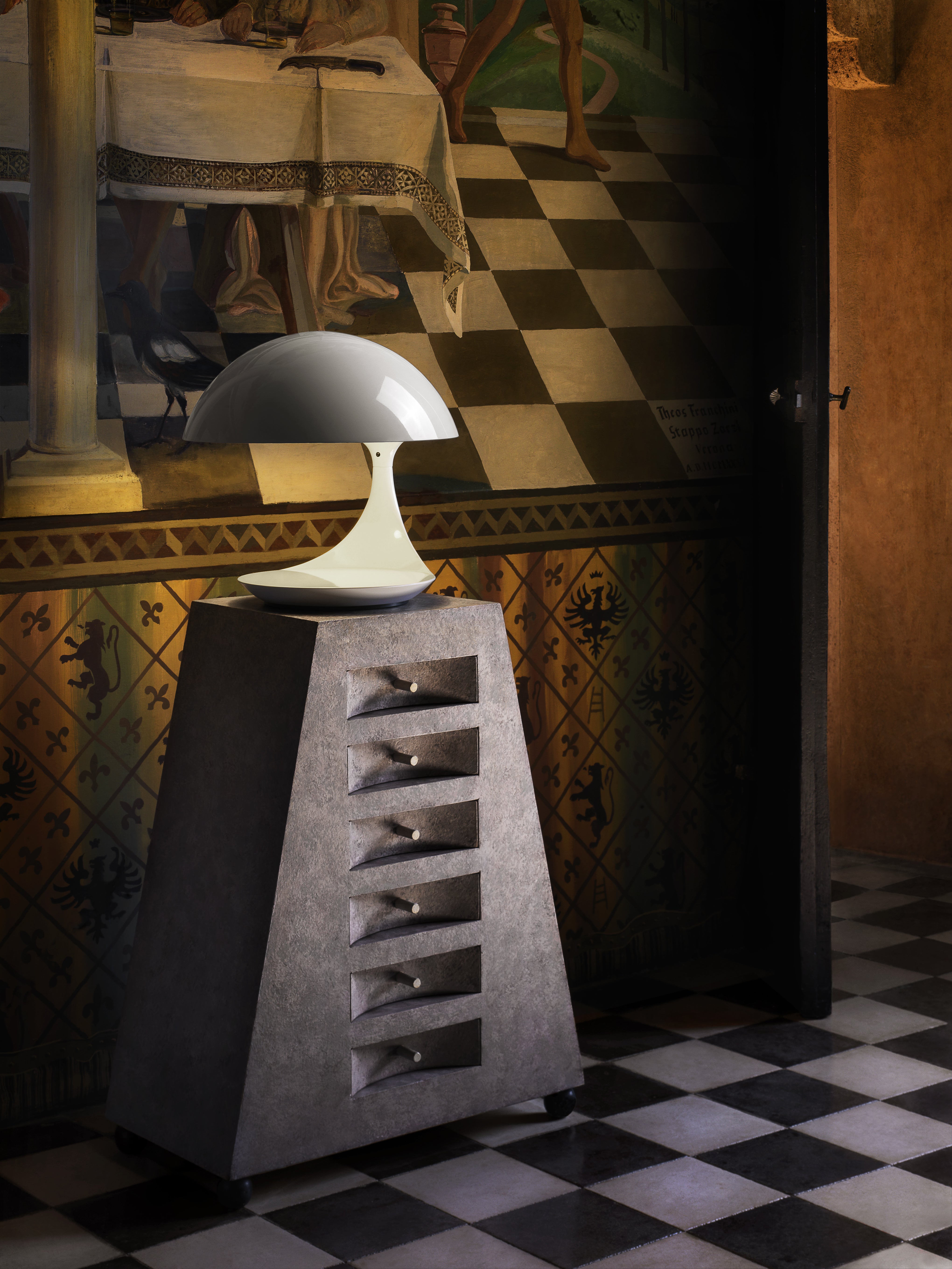Cobra Table Lamp in Glossy White