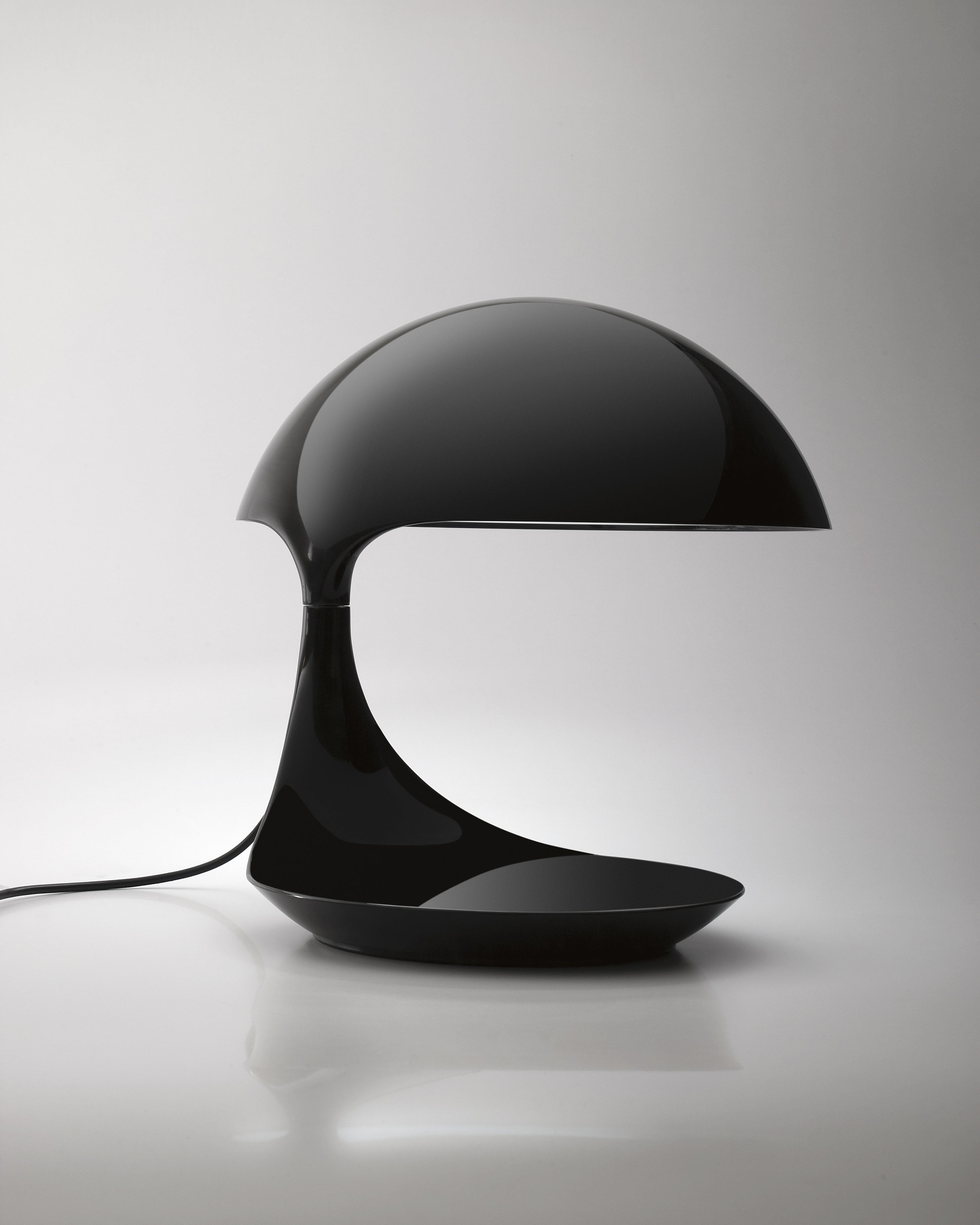 Cobra Table Lamp in Glossy Black