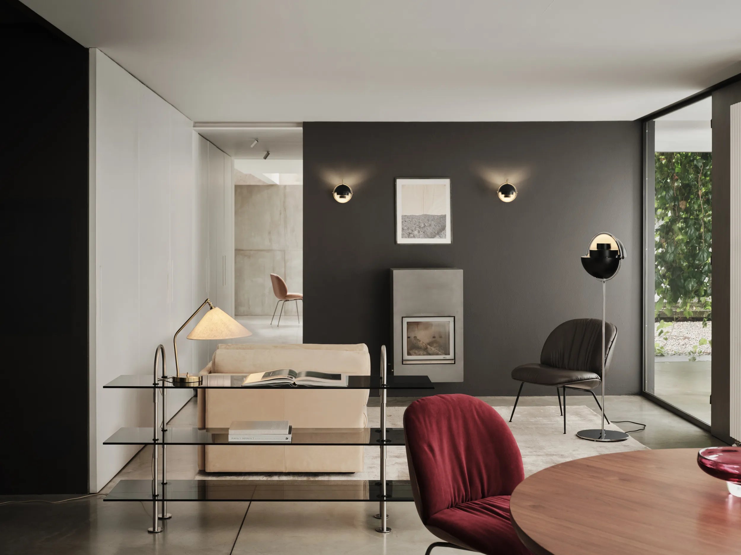 Nástěnná lampa MULTI-LITE černá s mosazným podstavcem