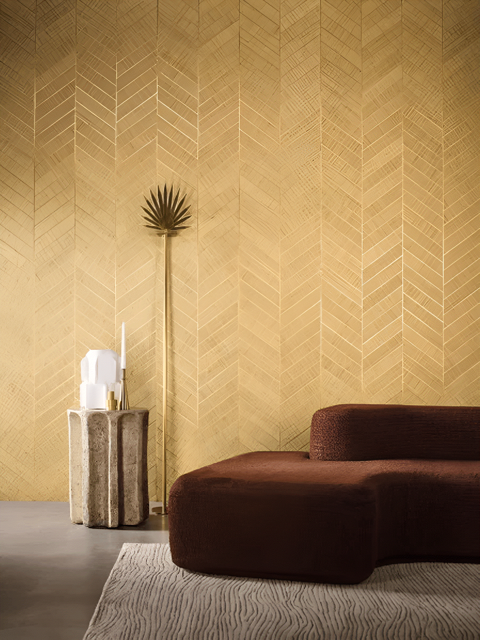 Natural wallpaper with a geometric herringbone pattern made of raffia MERINA - NATUREL DORÉ light brown with gold