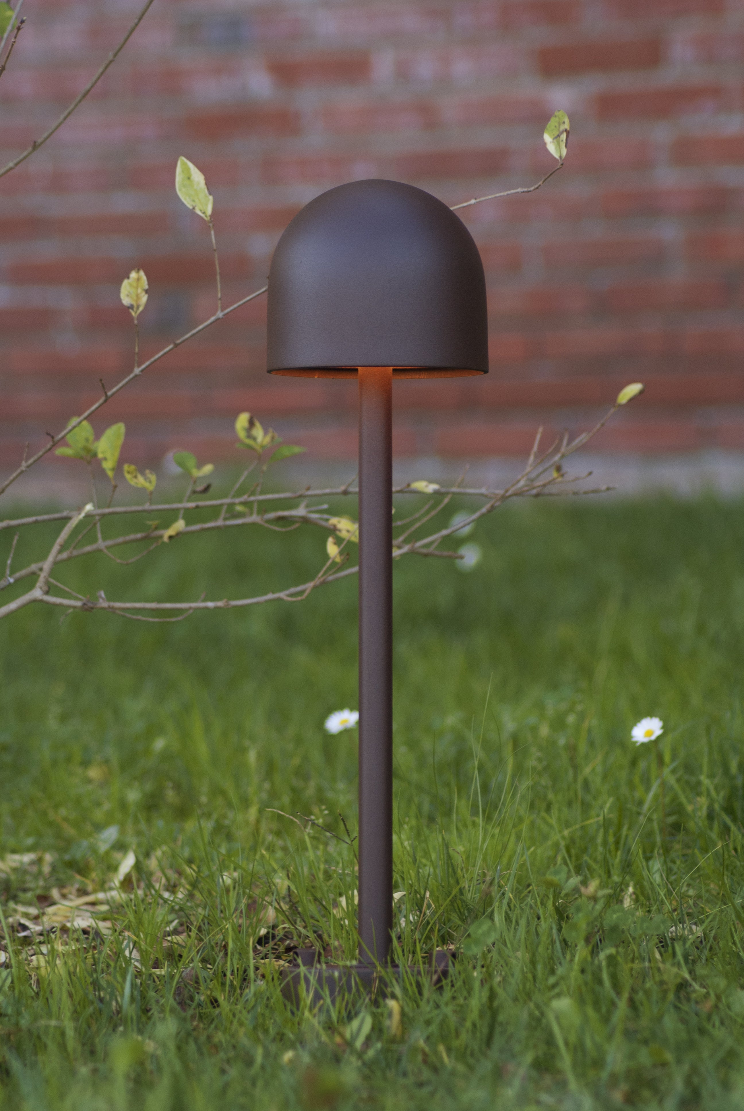Zahradní stojací lampa BOLETO hnědá