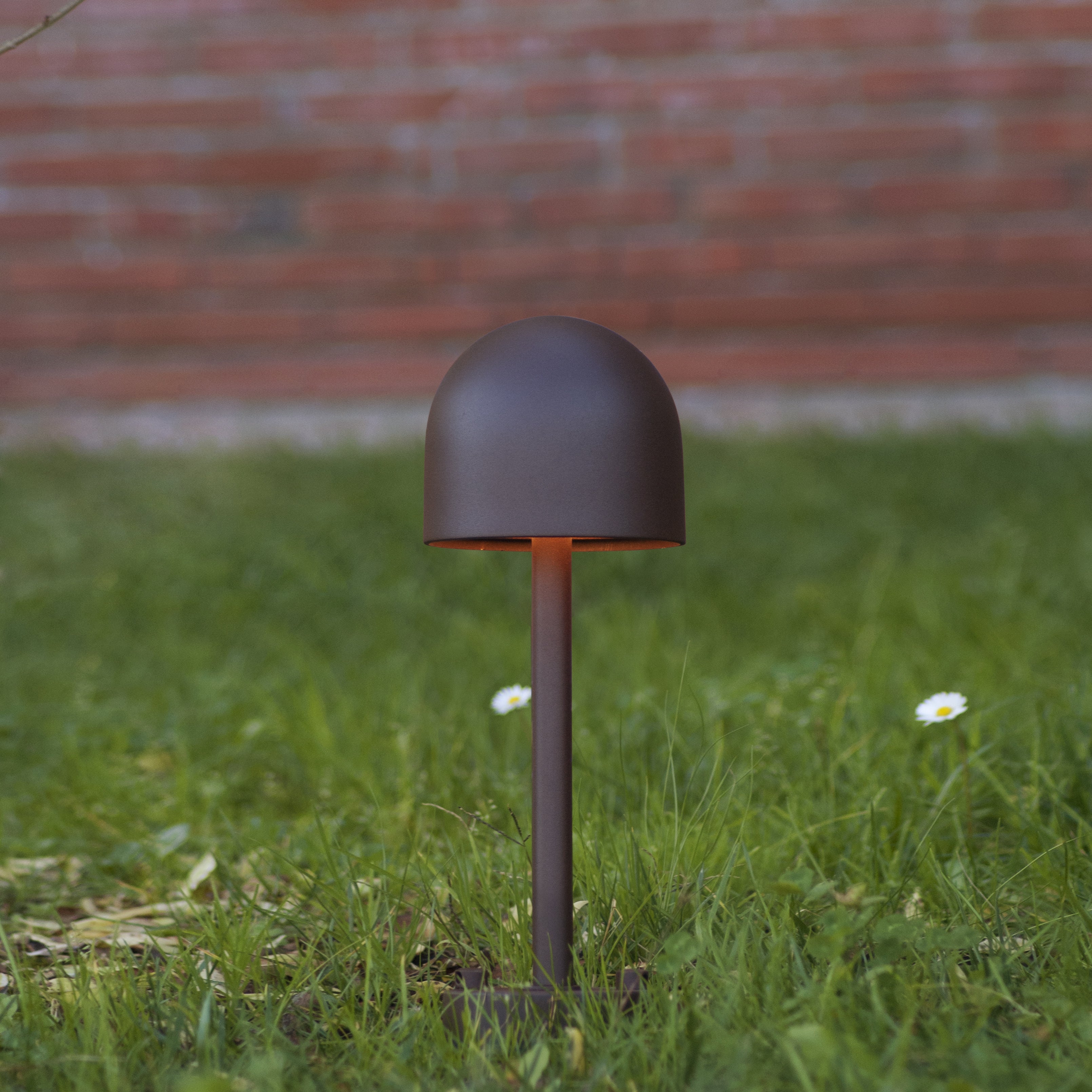 Zahradní stojací lampa BOLETO hnědá