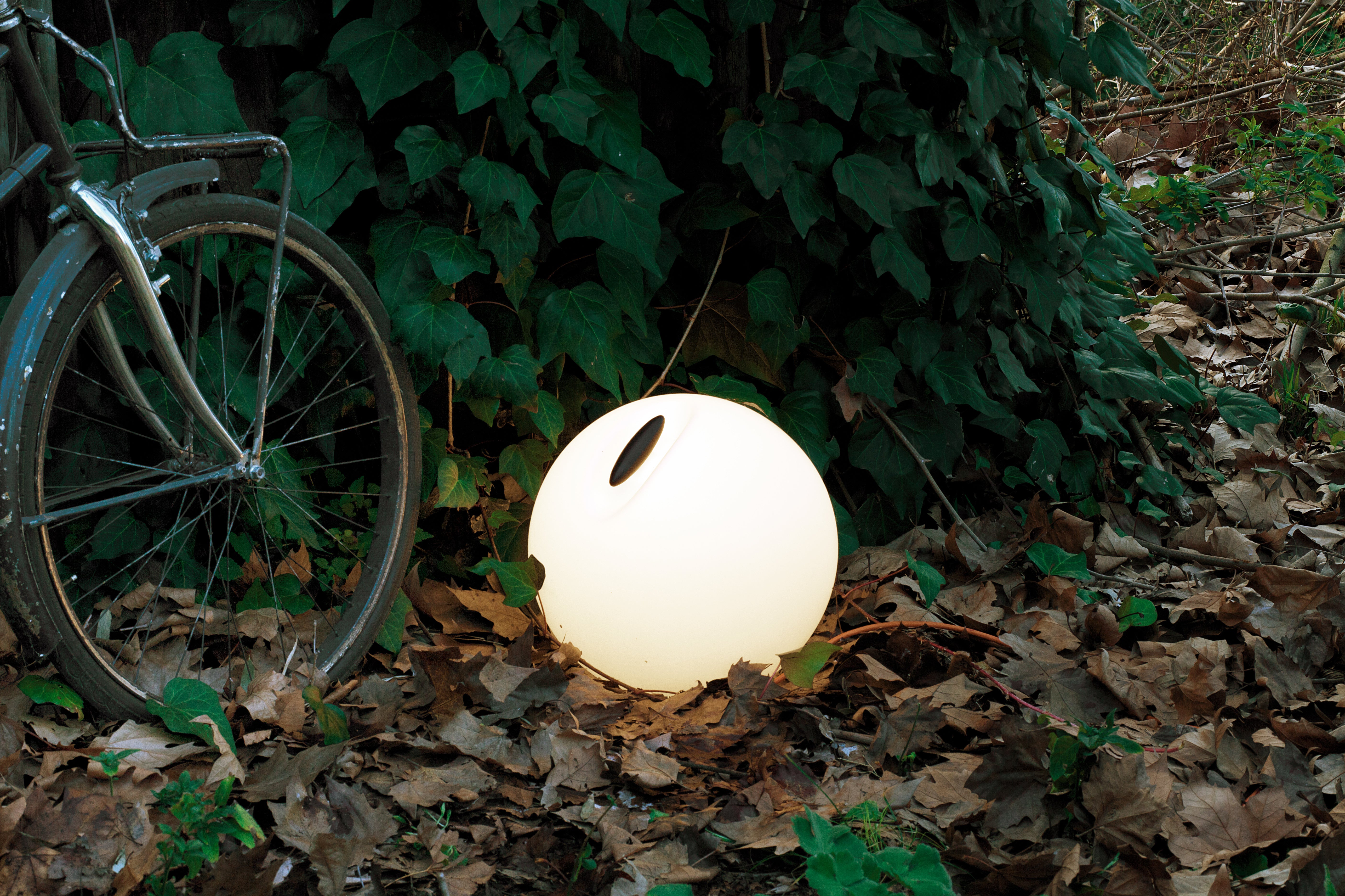 Zahradní podlahová lampa BOWL bílá