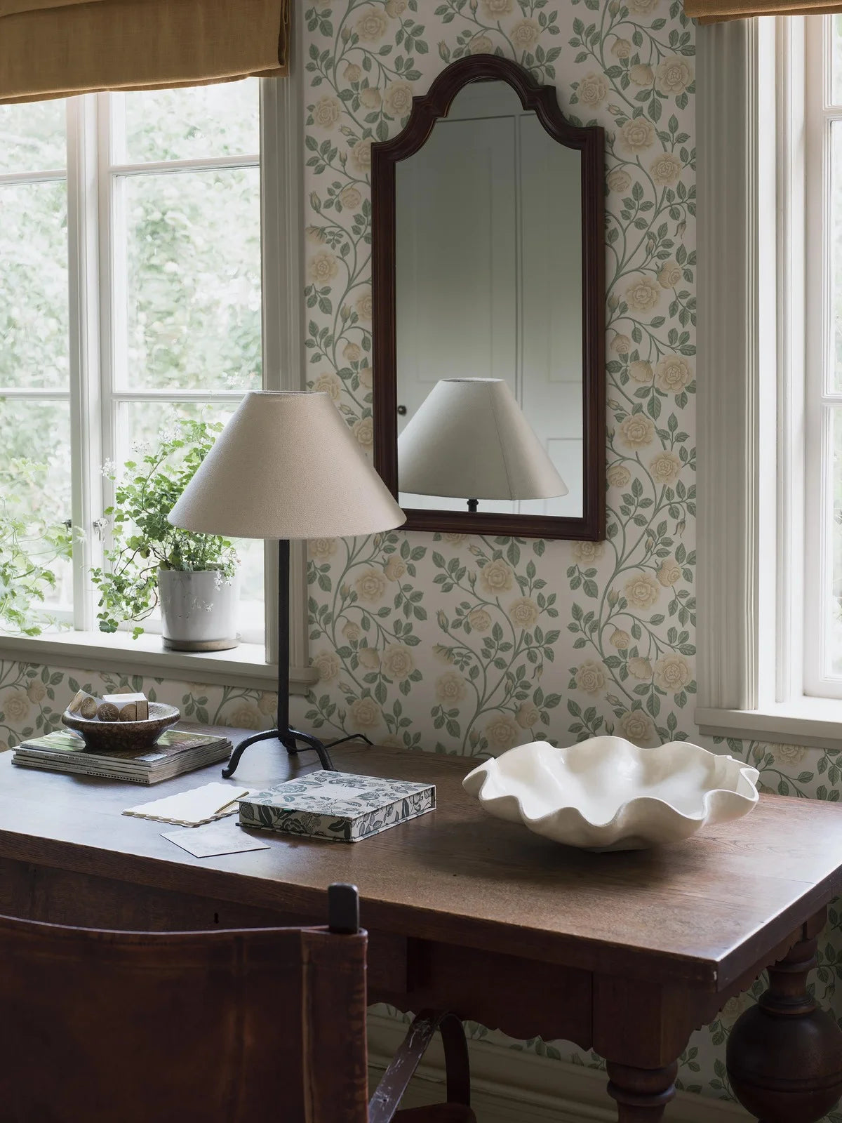 Tapeta s rostlinným motivem květin ELSA bílá se žlutou