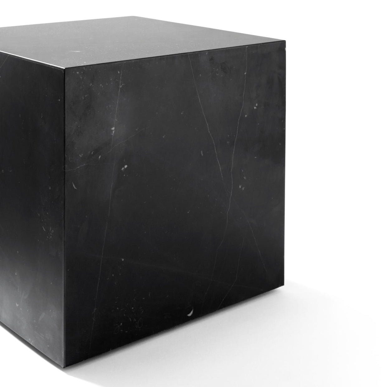Boční stolek PLINTH CUBIC černý mramor