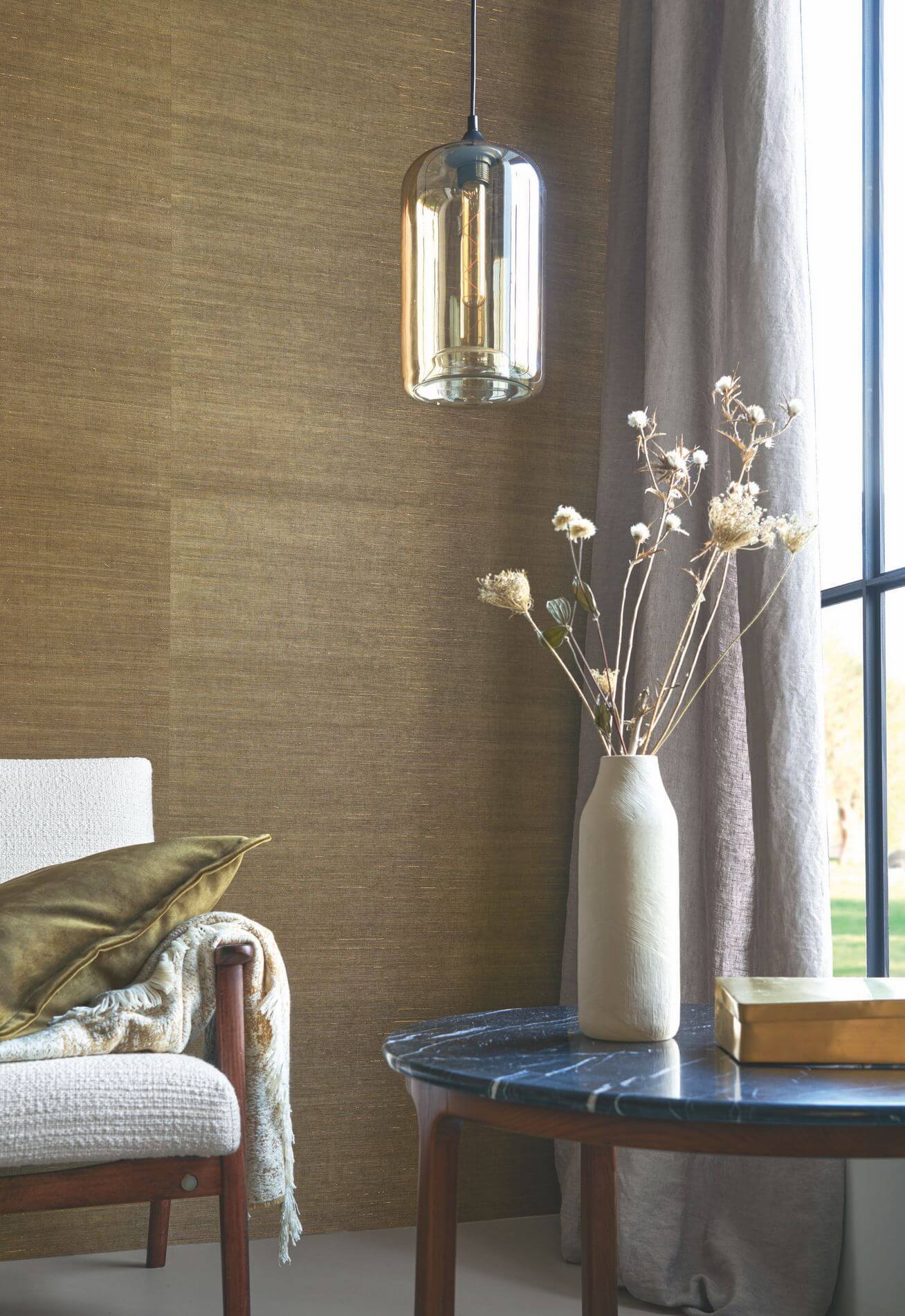 Tapeta strukturovaná přírodní napodobující listy agávy STRIATA - KAKI/OR khaki s hnědou