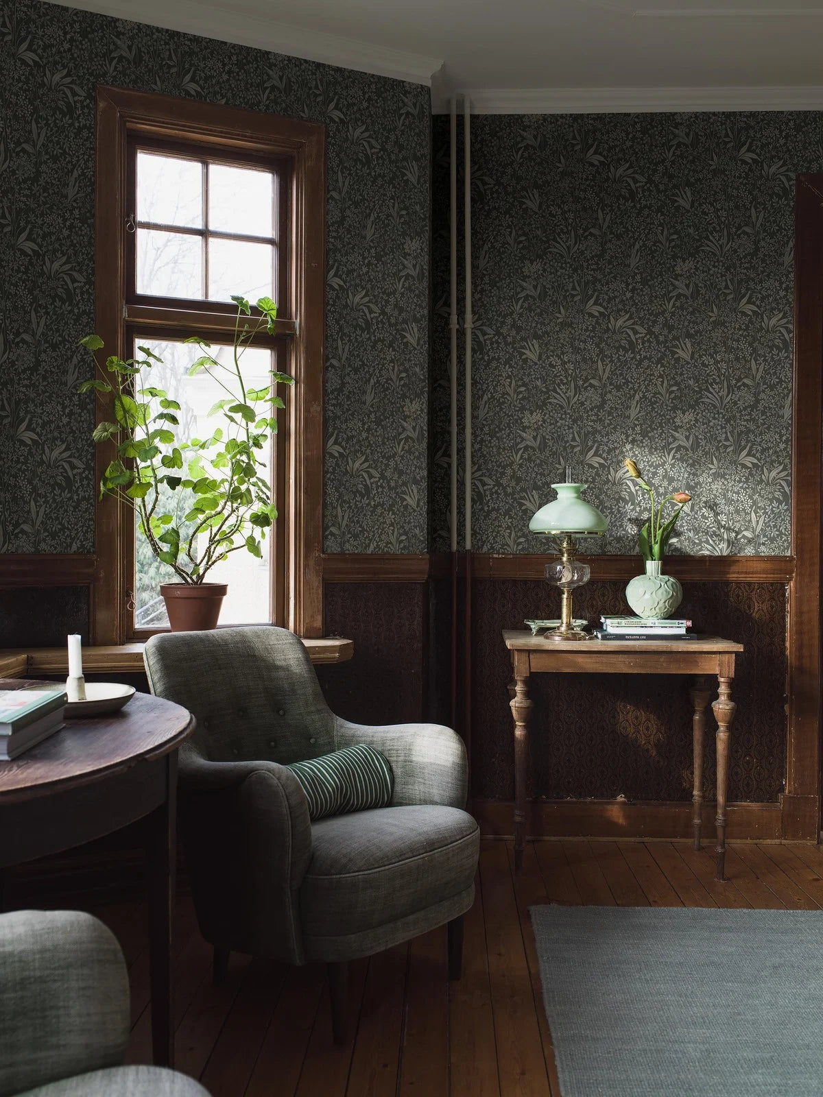 Papírová flizelinová tapeta s rostlinným vzorem NOCTURNE zelená