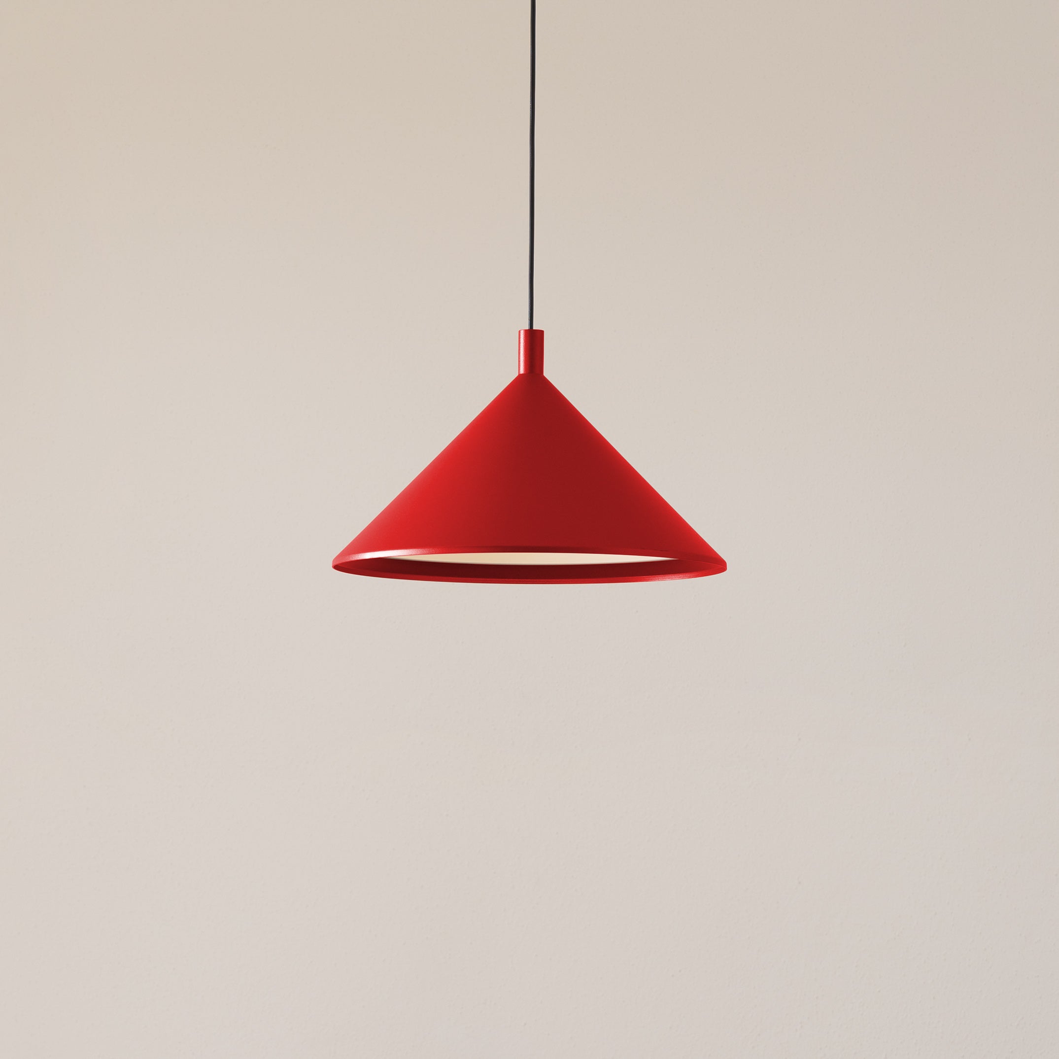 Lampa visící CONO lesklá červená