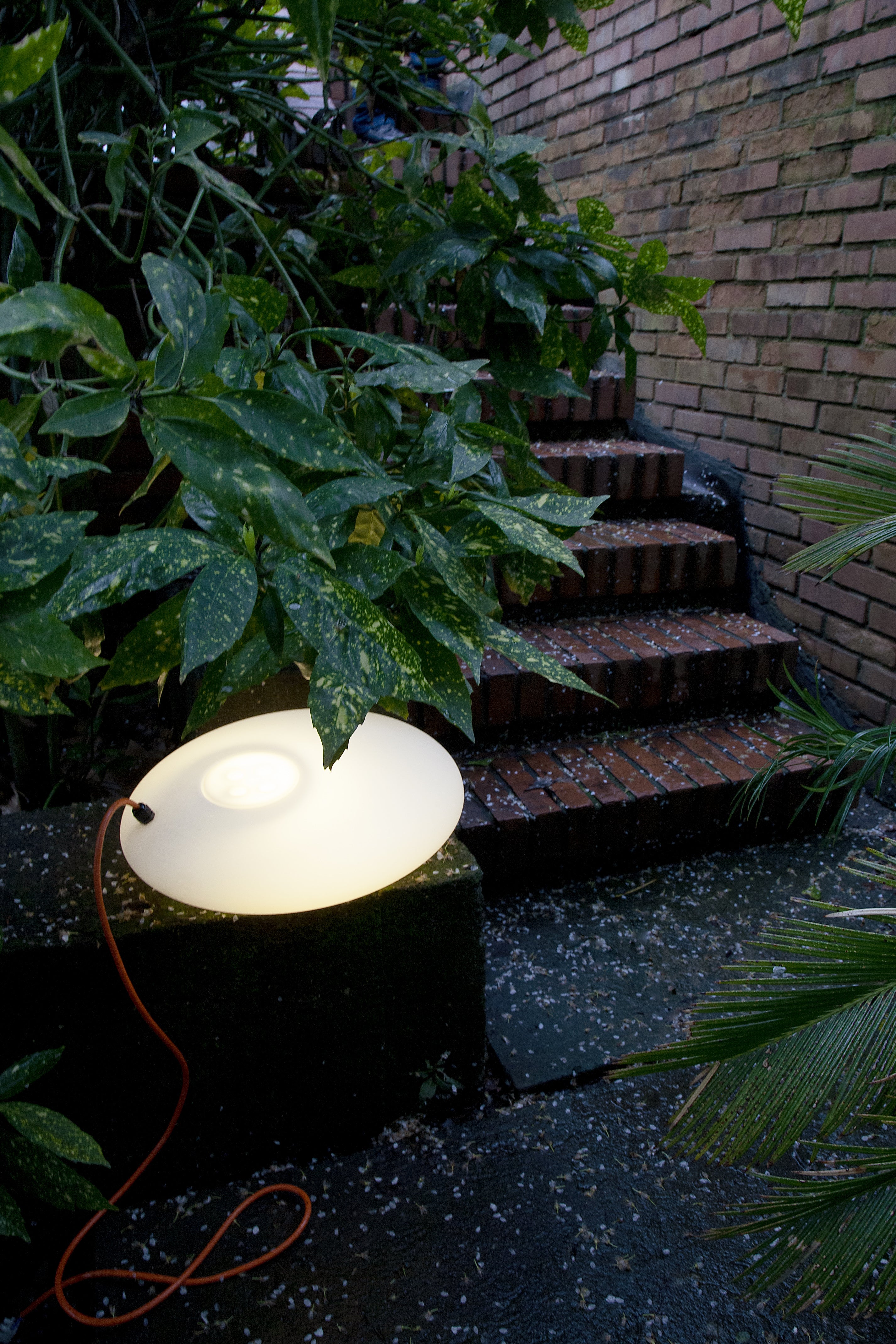 Zahradní podlahová lampa GLOUGLOU POL bílá