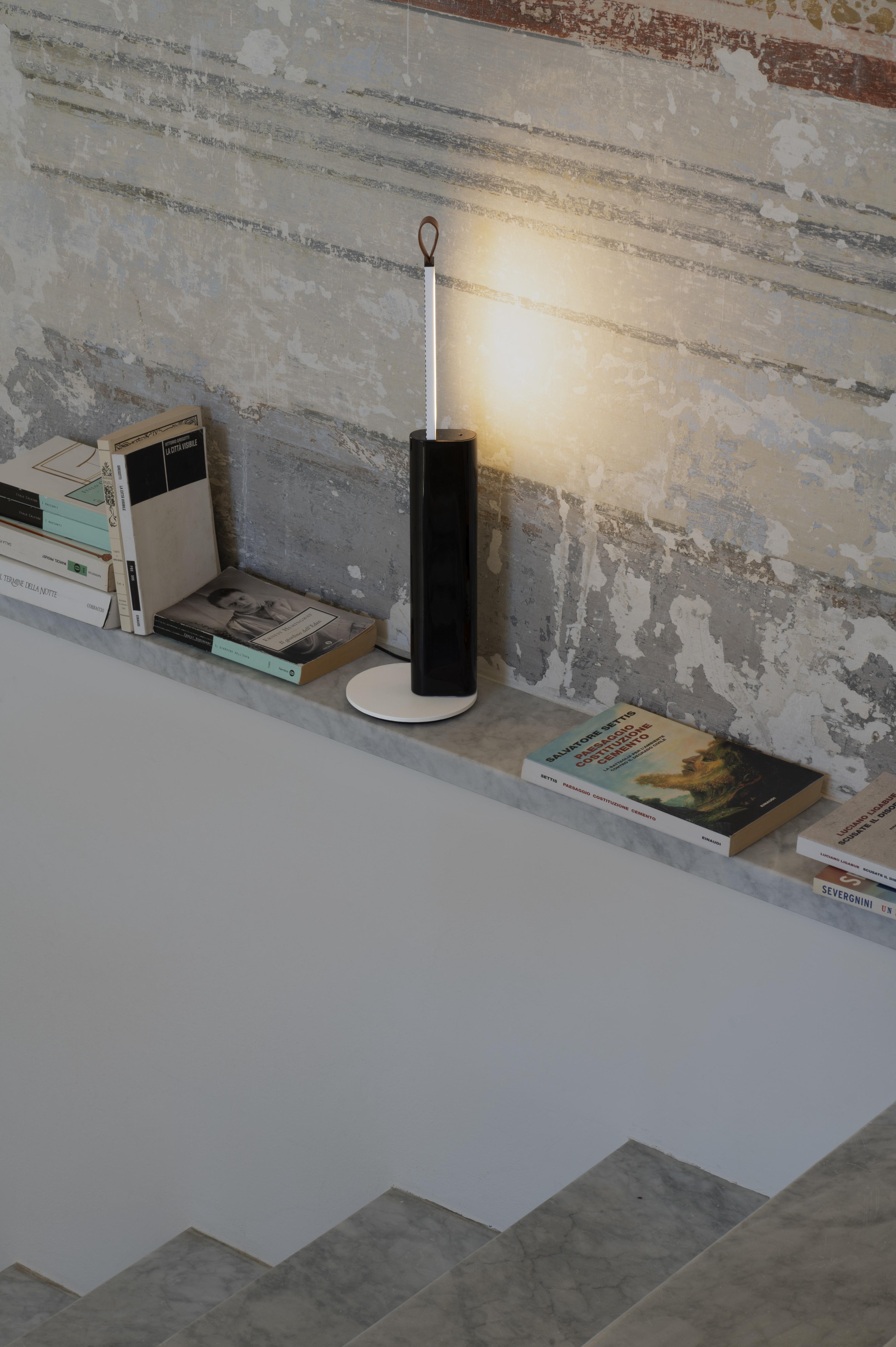 Lampa stolní METRICA lesklá černá