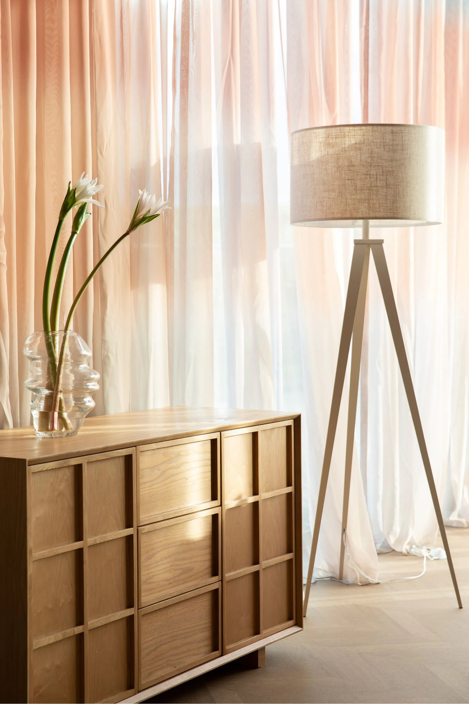 Stojací lampa TRIPOD béžový trojnožka