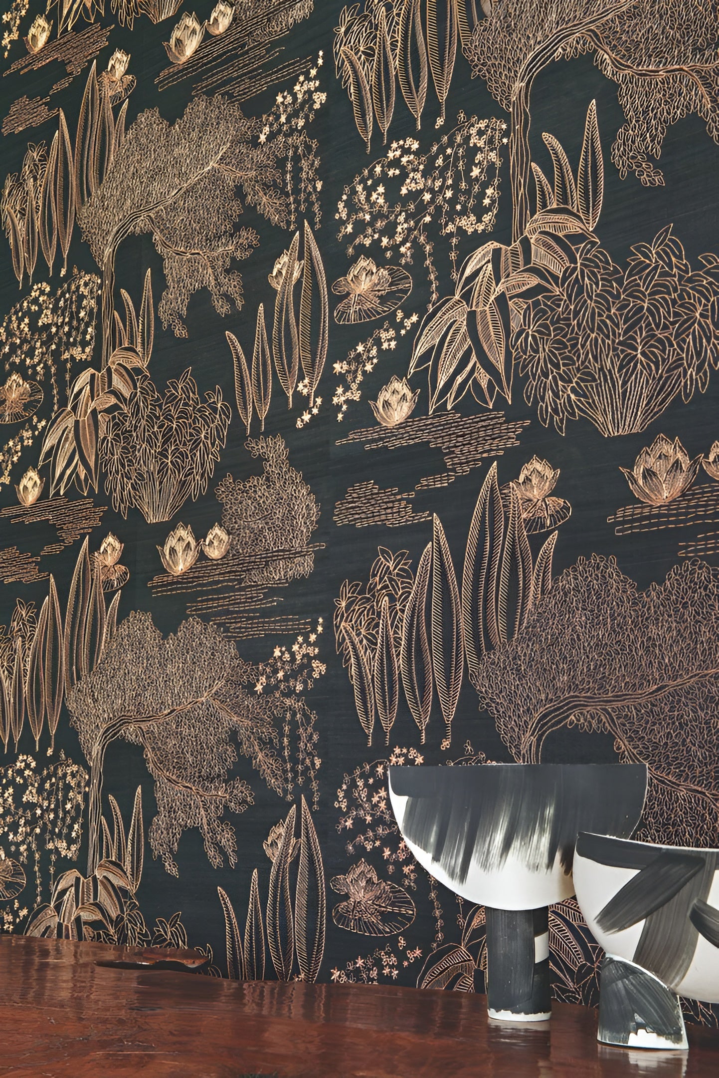 Tapeta z rostlinných vláken s rostlinným motivem HASU - NOIR CUIVRÉ černá s měděnou