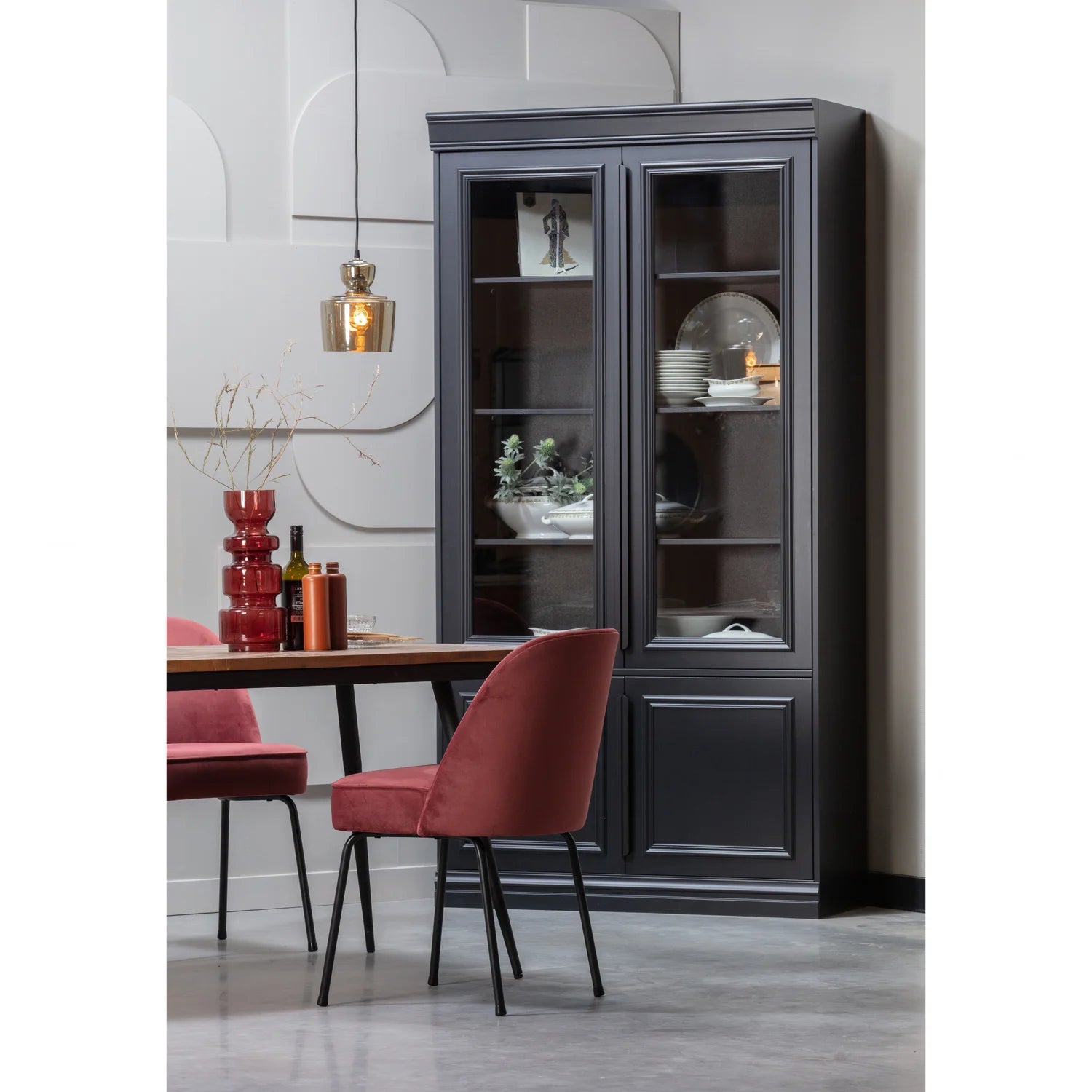 Stůl RHOMBIC z teakového dřeva s černým kovovým podstavcem