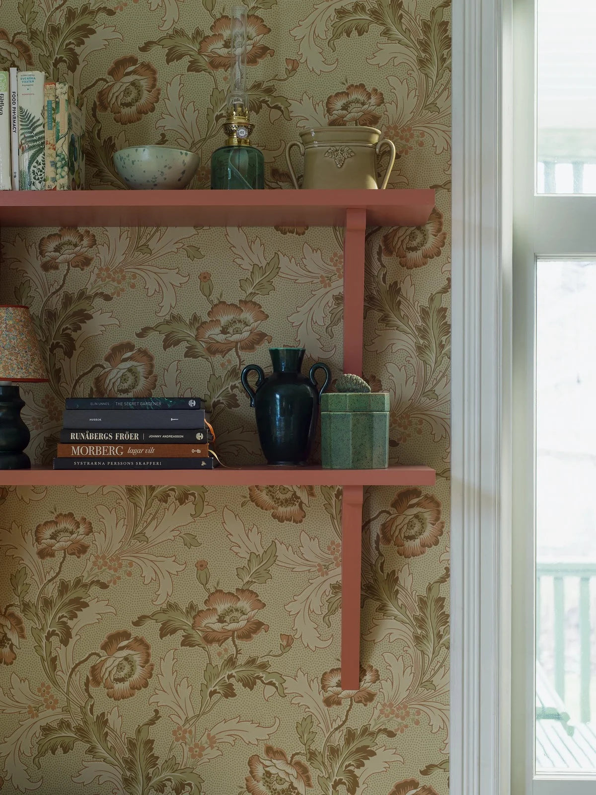 Papírová flizelinová tapeta s rostlinným vzorem GÖTEBORG béžová se zelenou