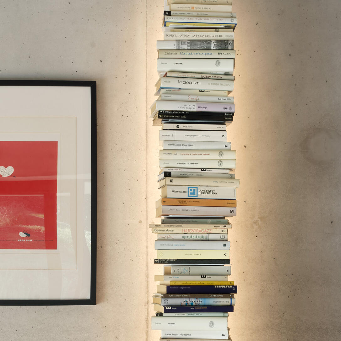 Osvětlený regál PTOLOMEO LUCE černý