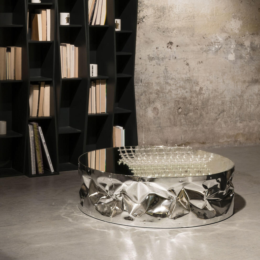 Zlatý konferenční stolek TAB.ULONE