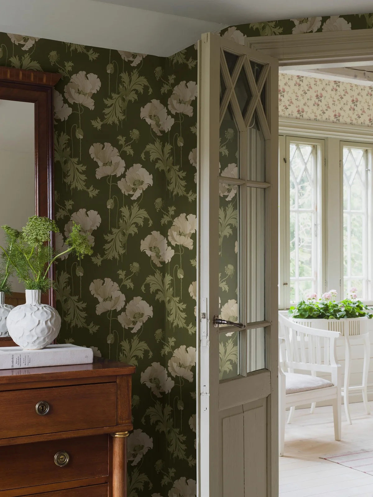 Non-woven paper wallpaper with a floral pattern VALLMO green with light beige
