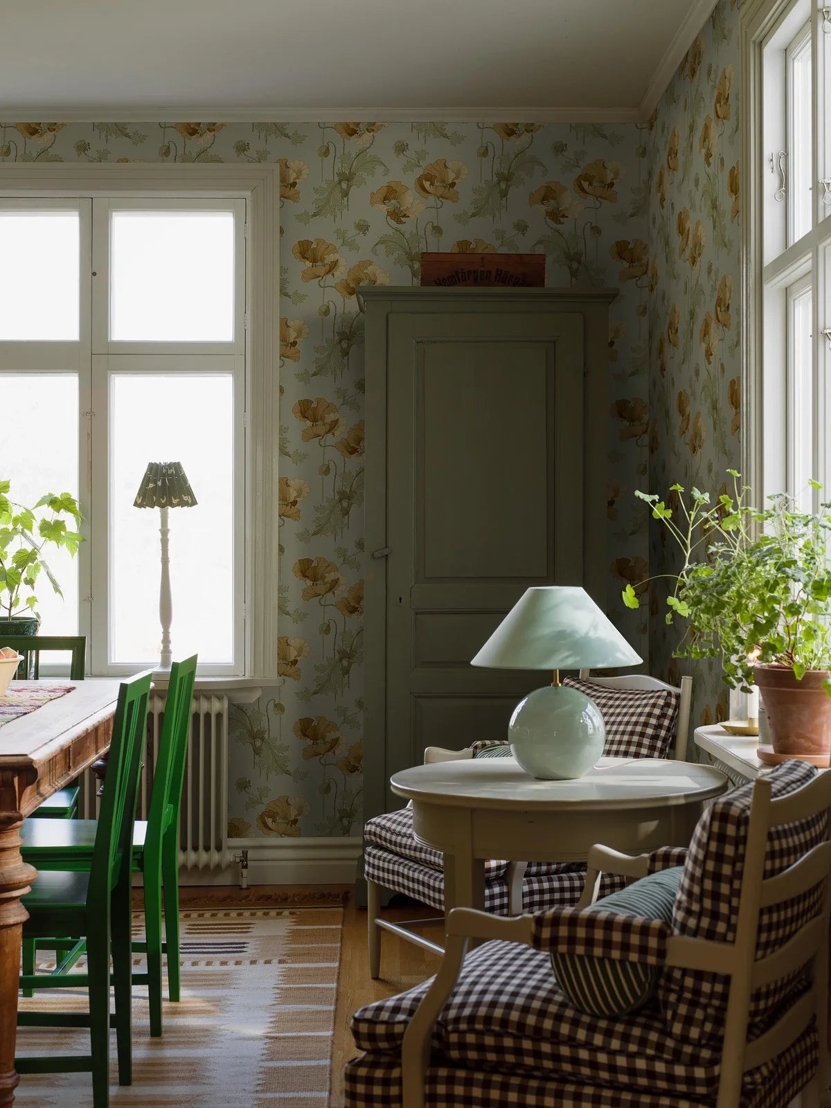 Non-woven paper wallpaper with a floral pattern VALLMO light green with yellow