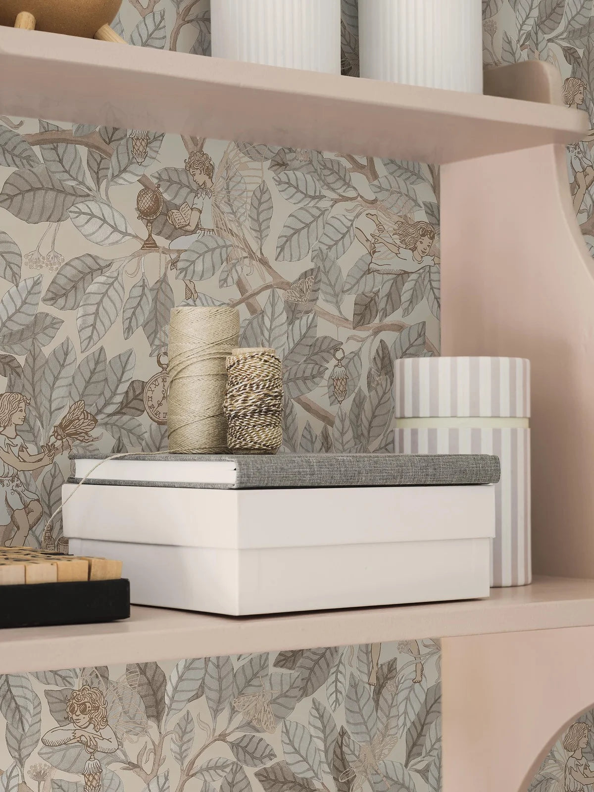 Dětská tapeta s pohádkovým motivem víl FAIRIES béžová