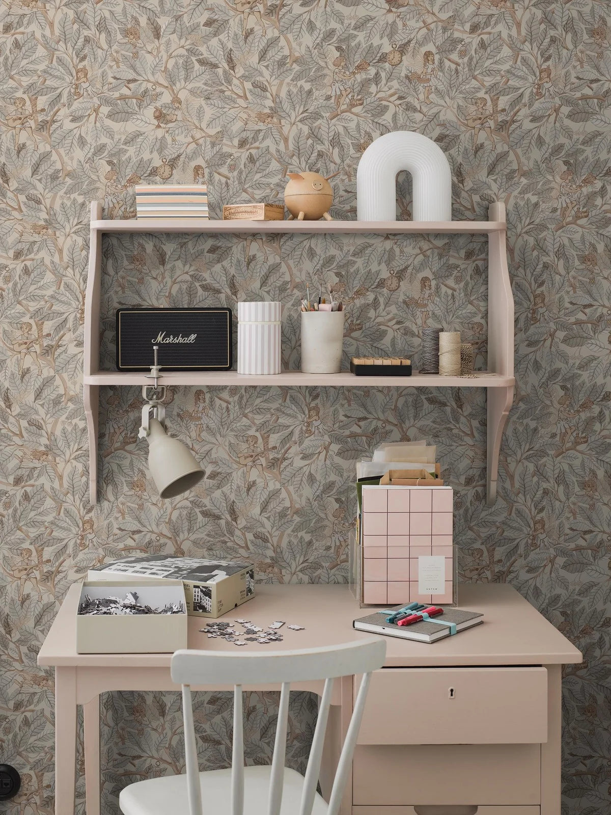 Dětská tapeta s pohádkovým motivem víl FAIRIES béžová