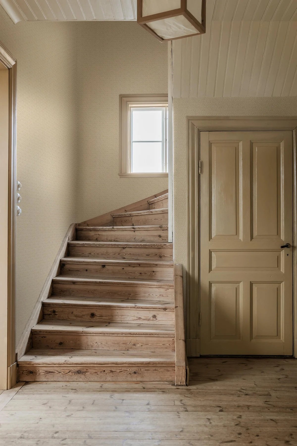 IDA Yellow and White Floral Pattern Wallpaper