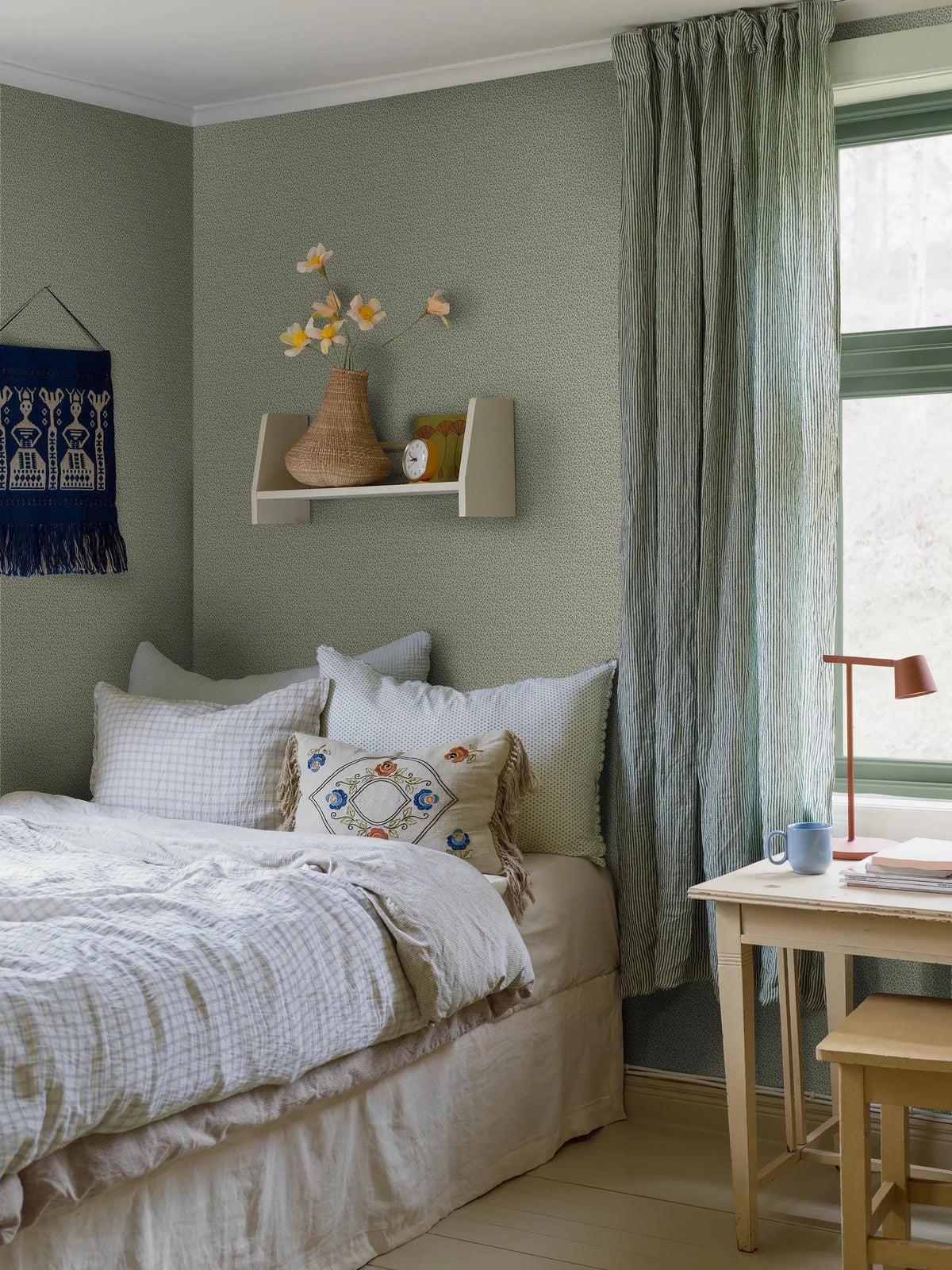 IDA Green and White Floral Pattern Wallpaper