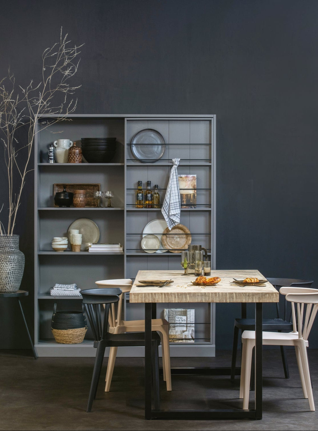 Table with a herringbone table tablo wood mango