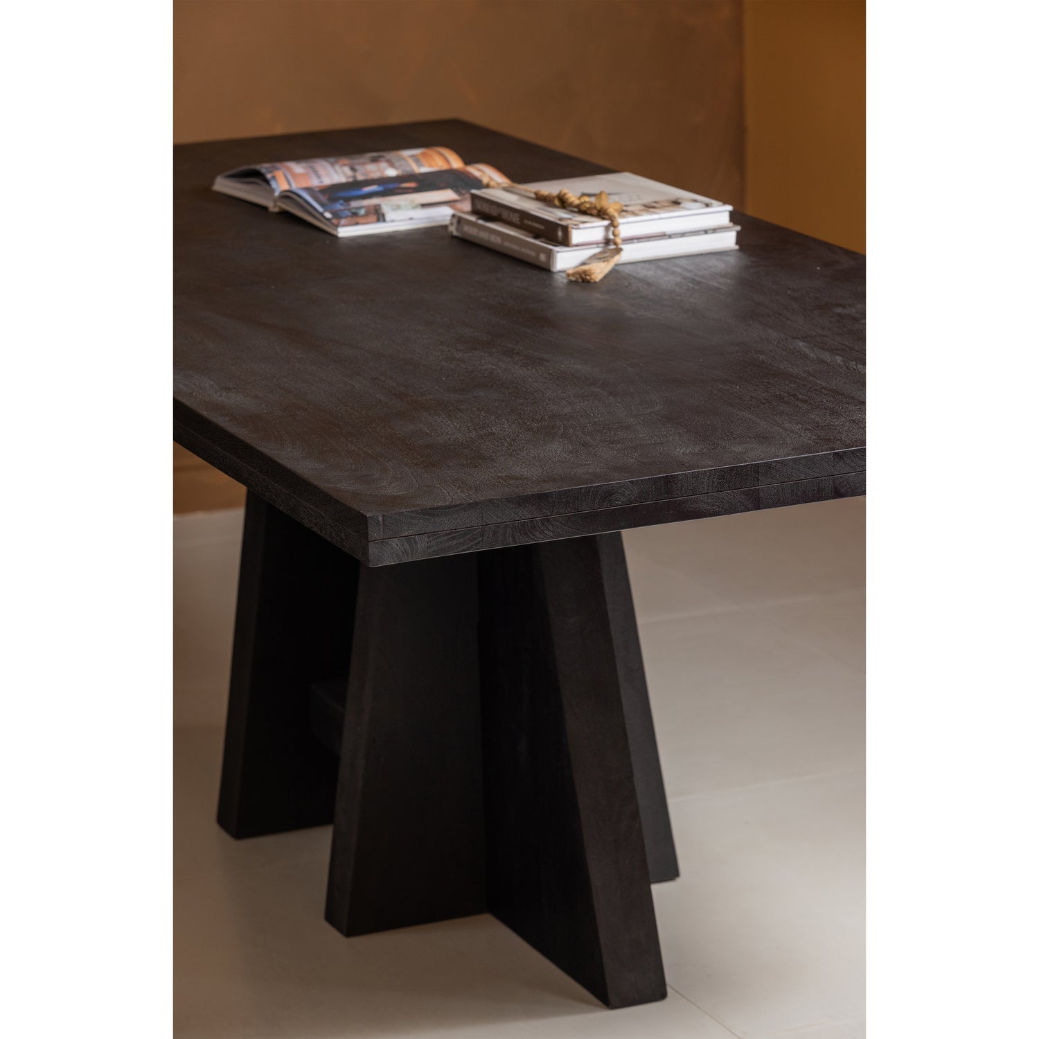 Table kean black mango wood