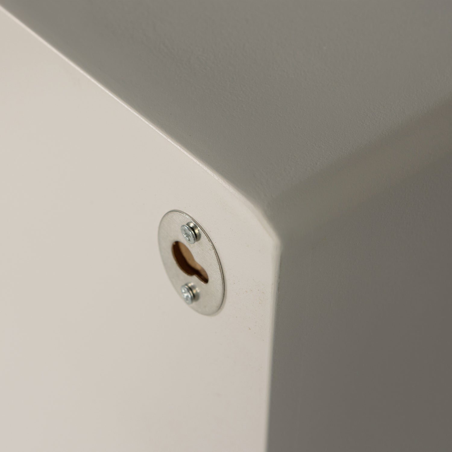 Half -round wall shelf