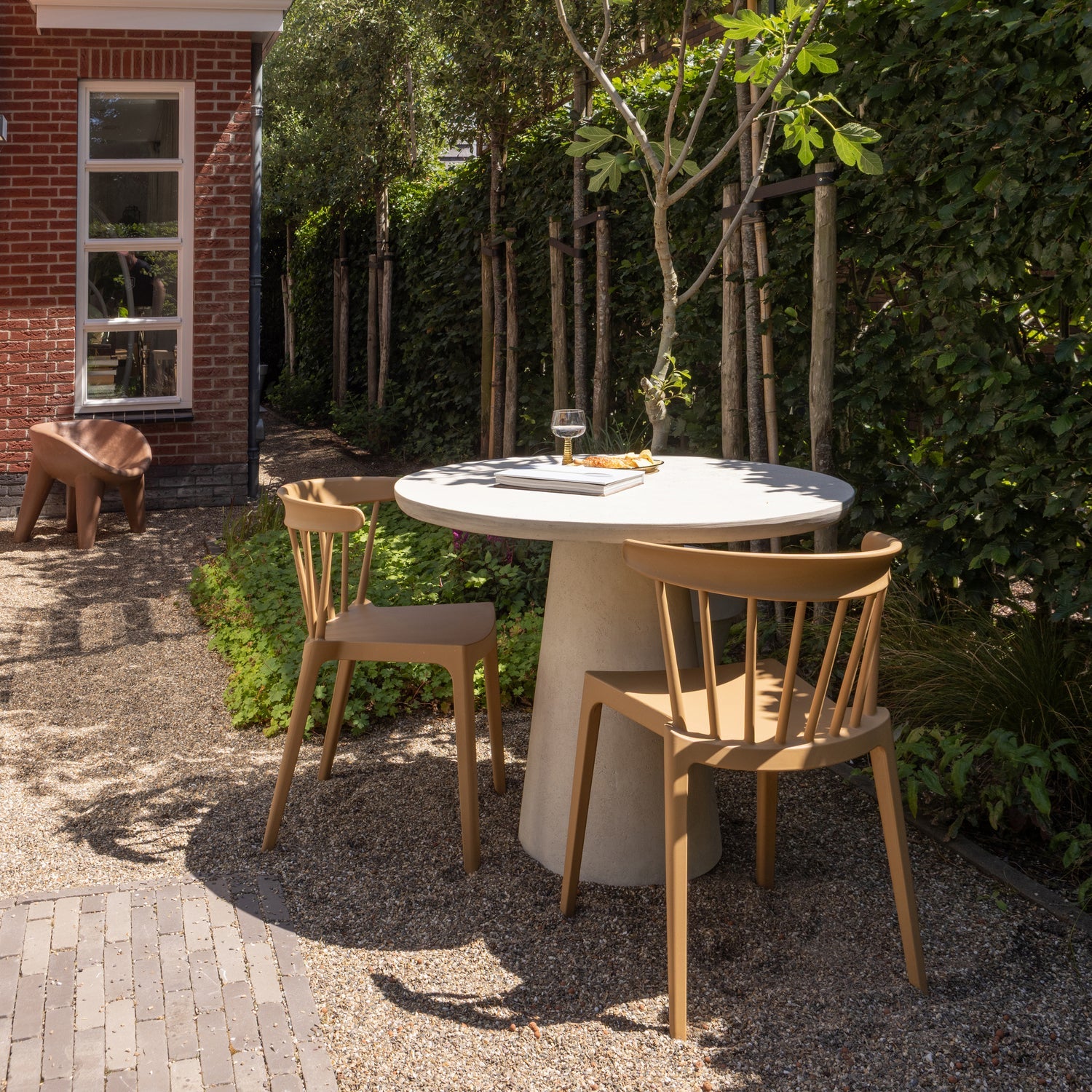 Kulatý zahradní stůl KEVON béžový