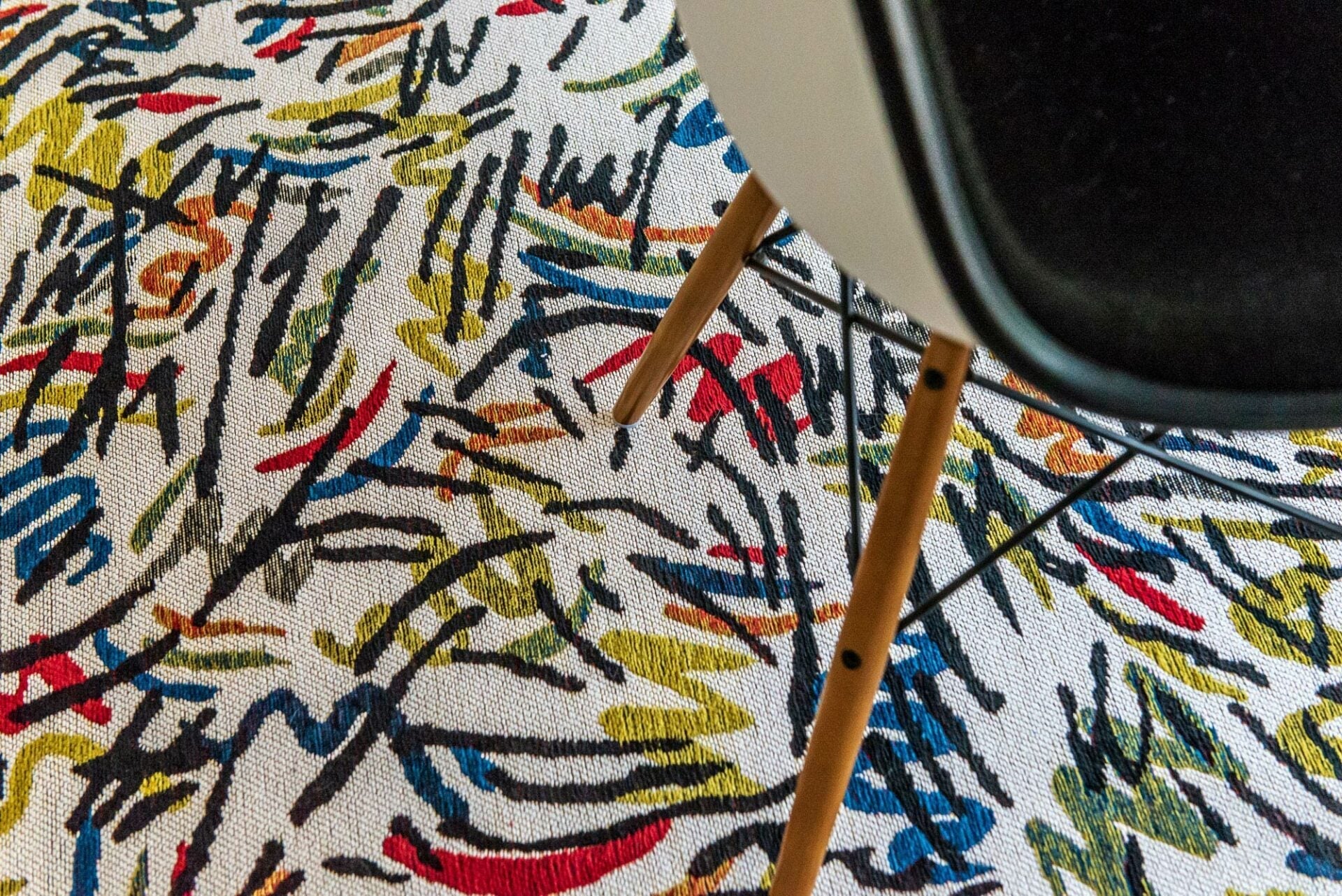 Kulatý koberec GRAFITTO STREET GRAPH abstraktní vzor