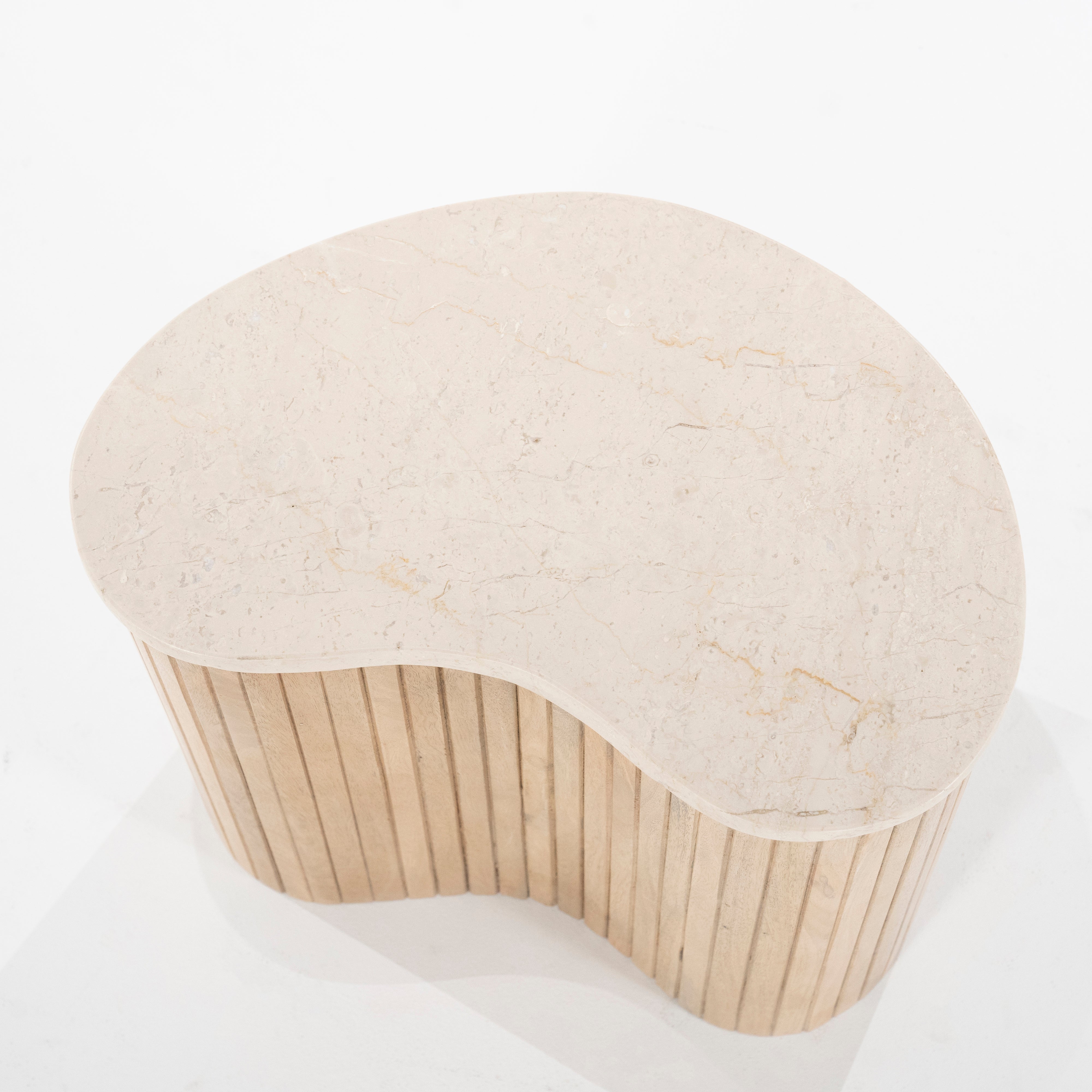 Boční stolek KIRA z mangového dřeva s mramorovou deskou