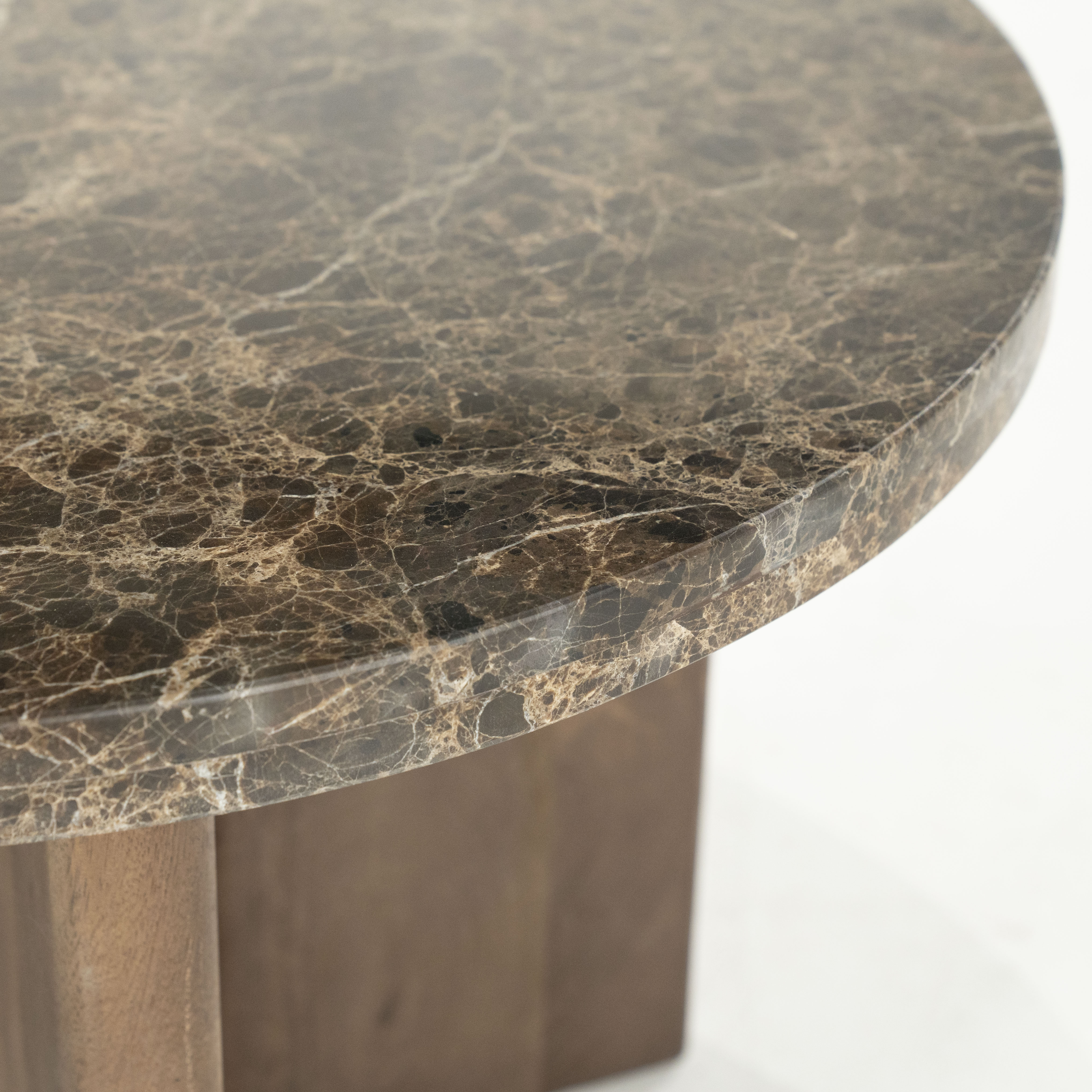 Boční stolek LANDO tmavě hnědý mramor s dřevěnou základnou