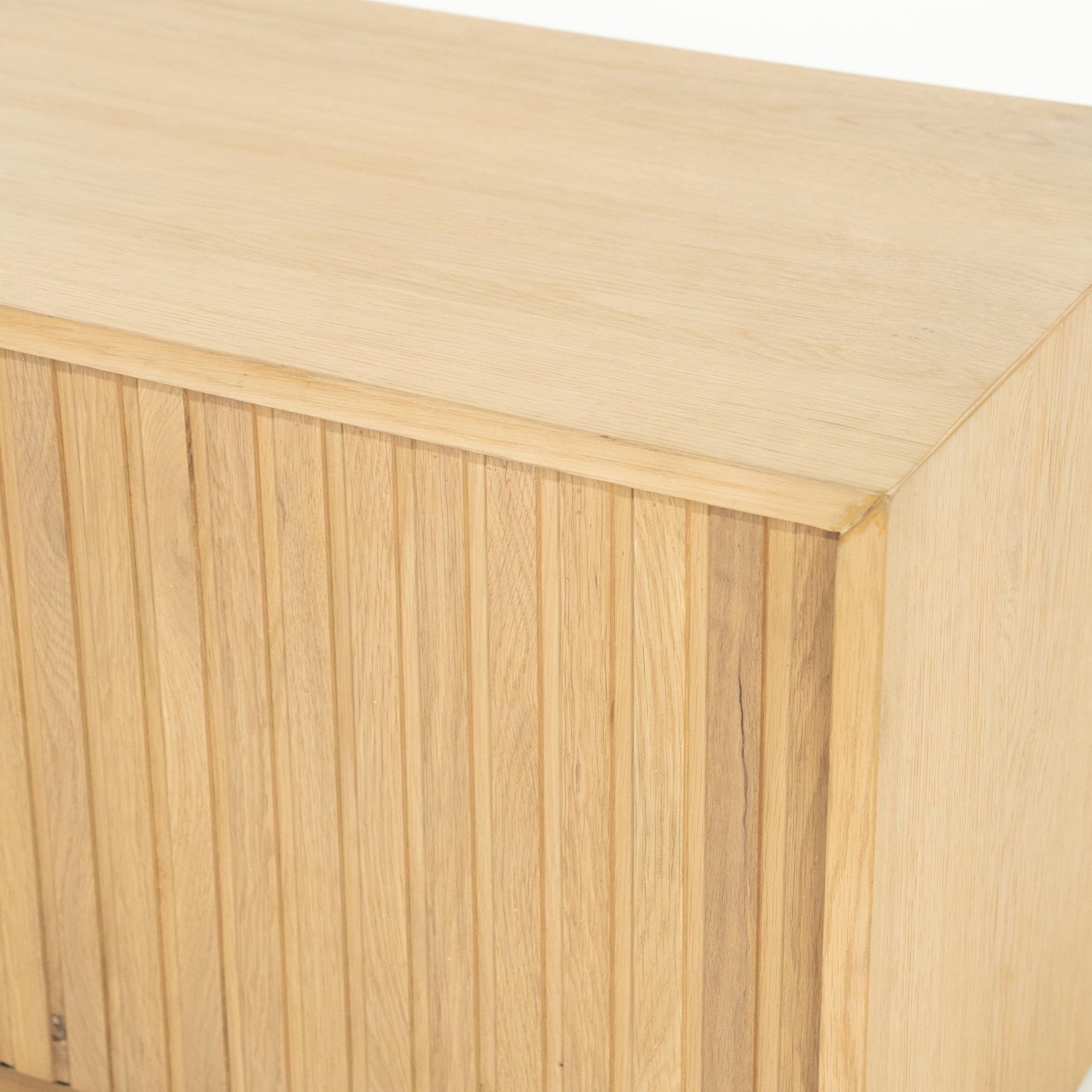 Televizní stolek MILO z dubového dřeva