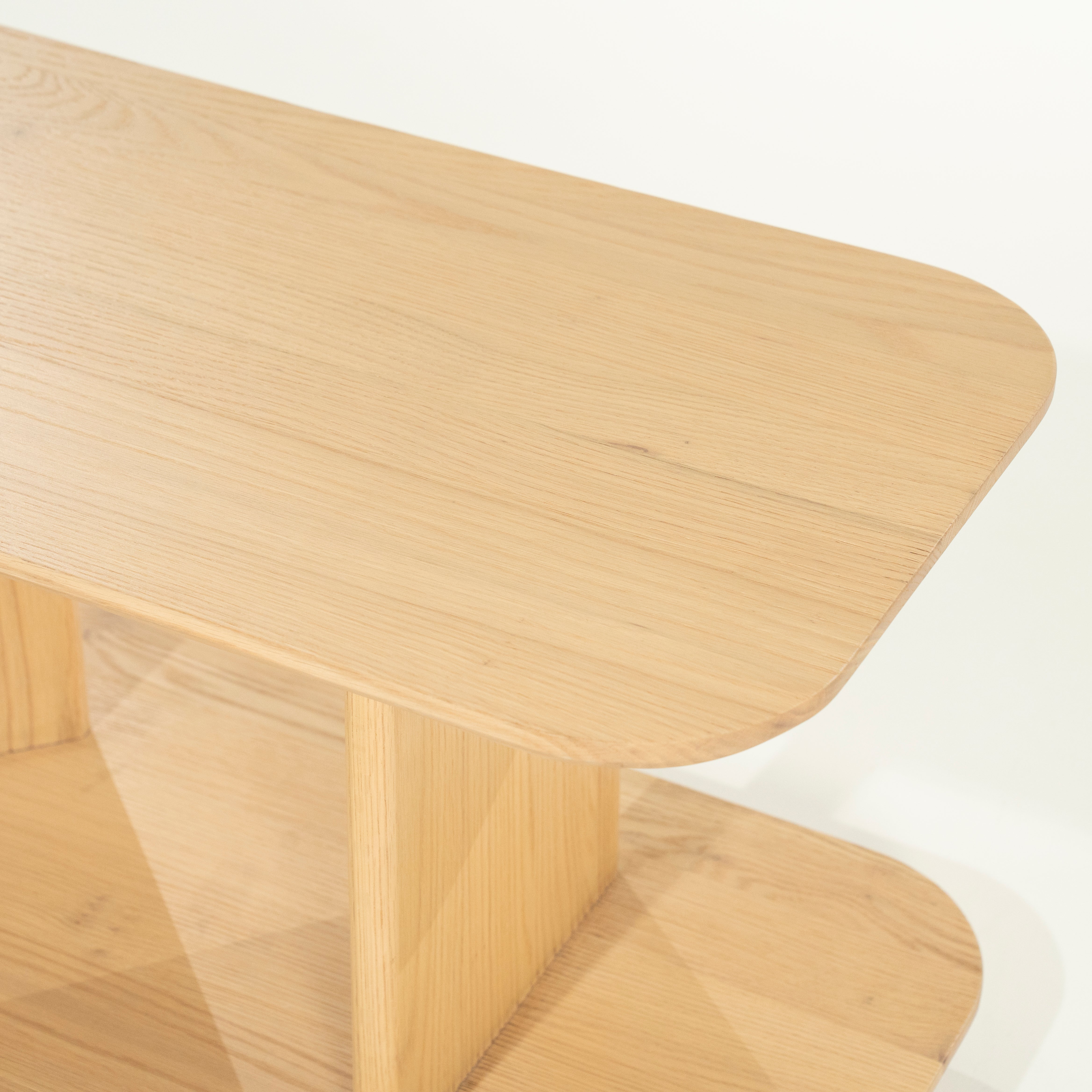 Boční stolek TY z dubového dřeva