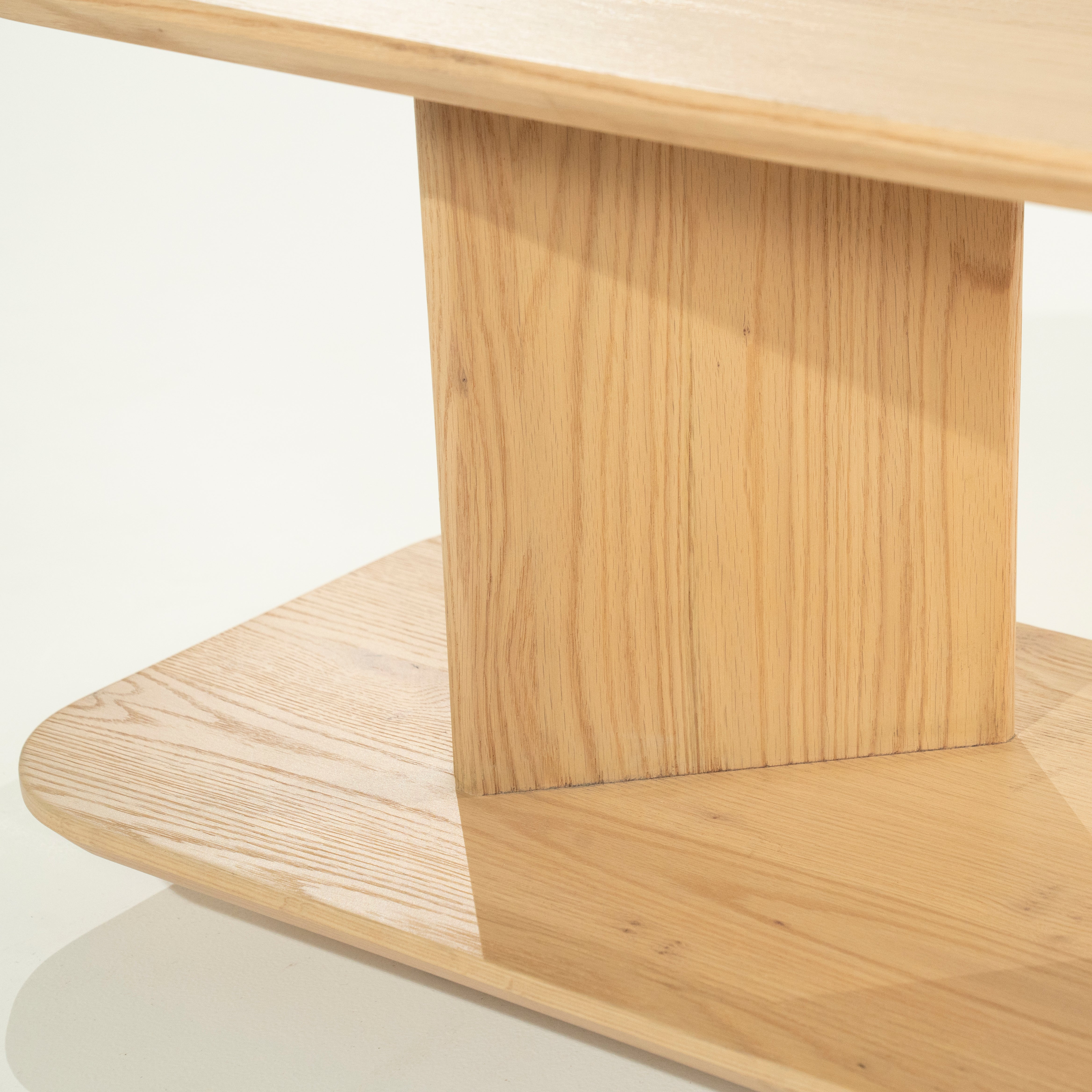 Boční stolek TY z dubového dřeva